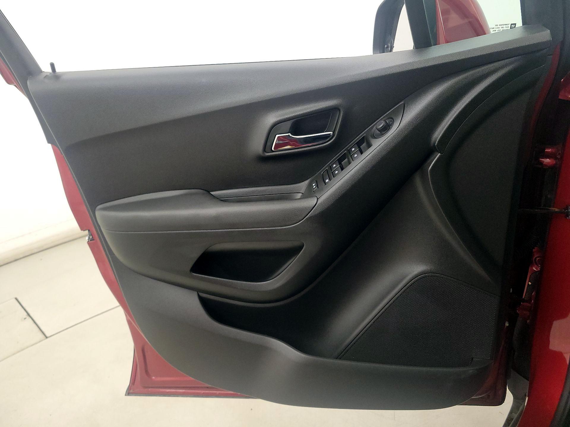 Thumbnail: 2020 Chevrolet Trax - 12