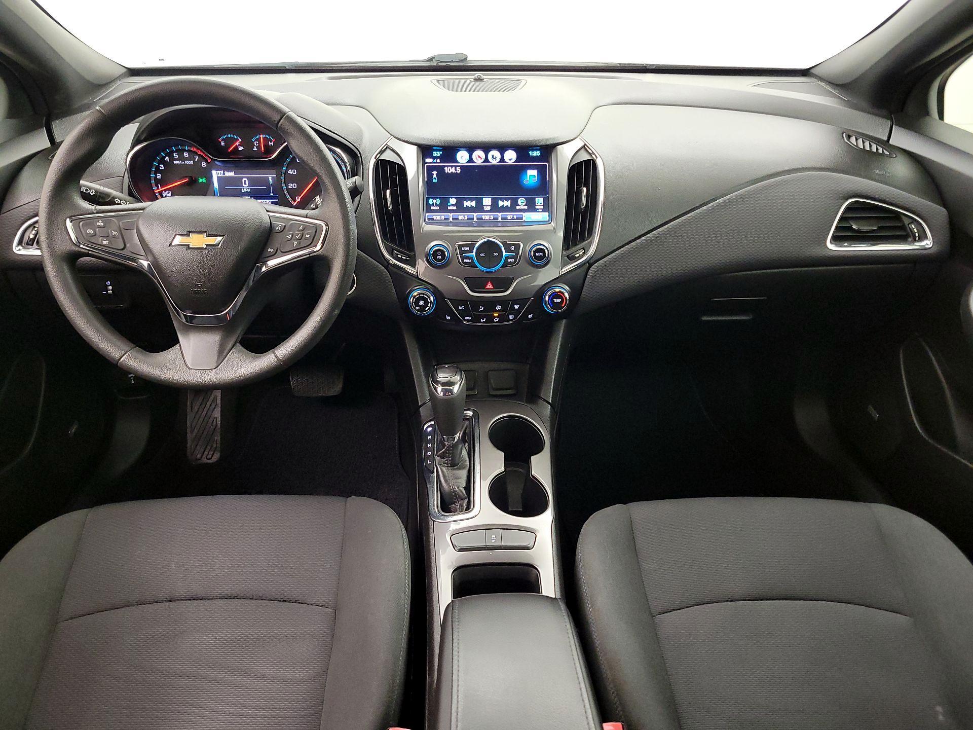 Thumbnail: 2018 Chevrolet Cruze - 9