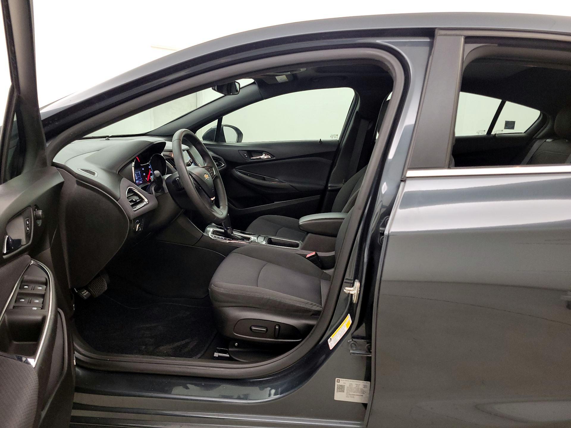 Thumbnail: 2018 Chevrolet Cruze - 11