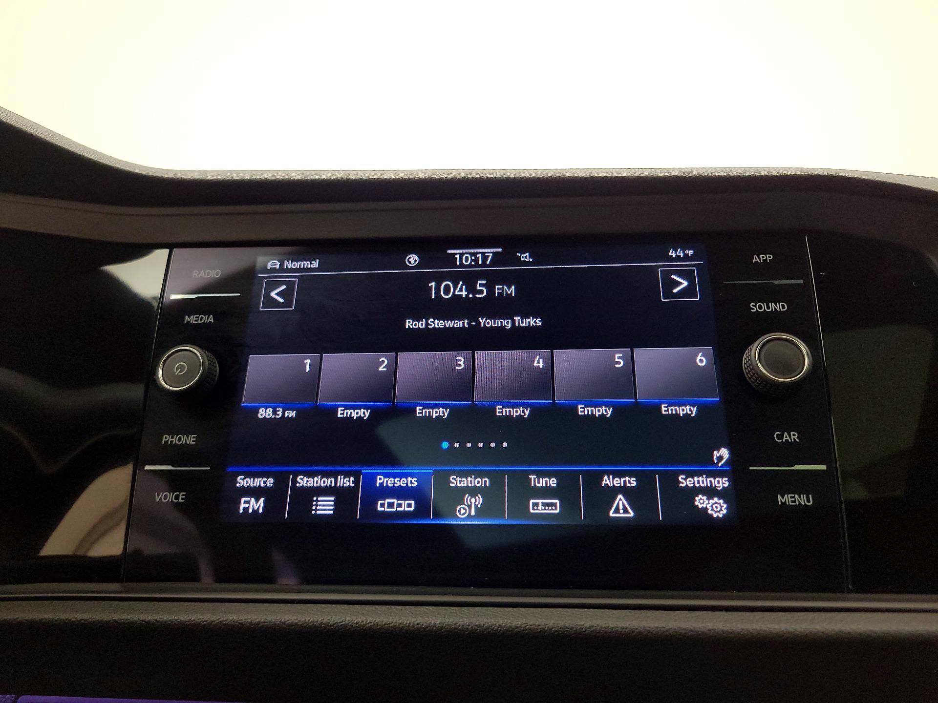 Thumbnail: 2023 Volkswagen Jetta - 15