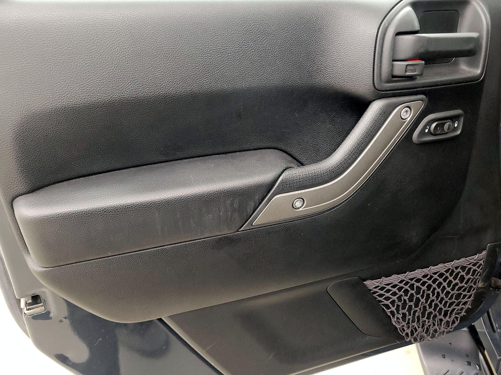 Thumbnail: 2017 Jeep Wrangler - 12