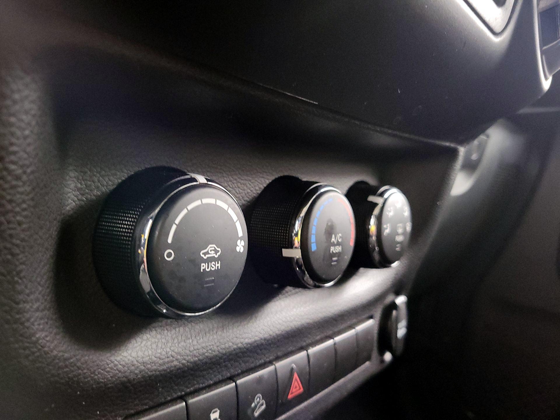 Thumbnail: 2017 Jeep Wrangler - 14