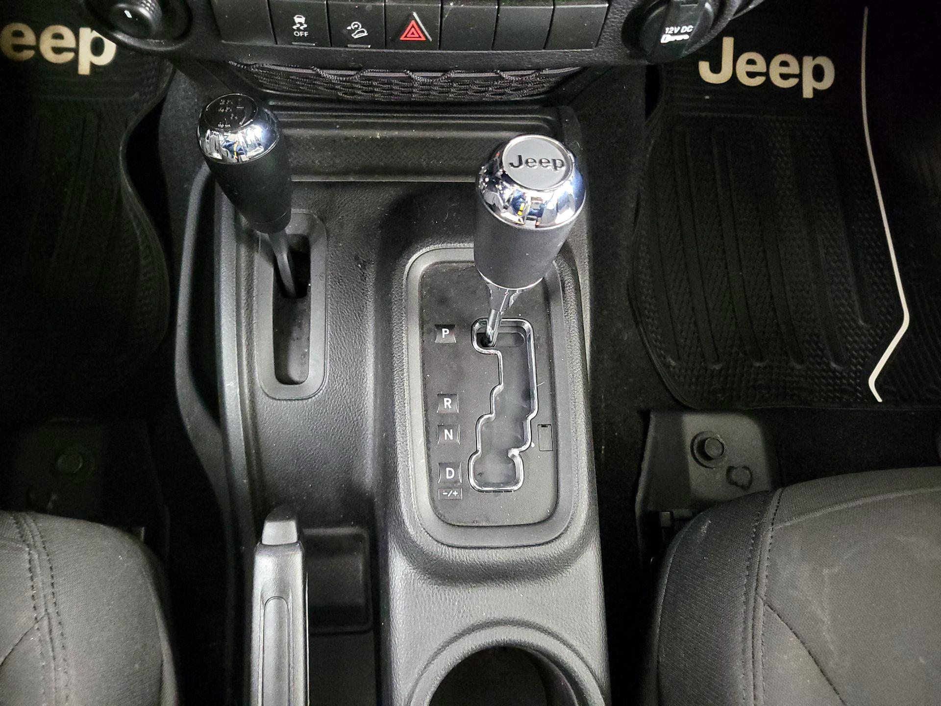 Thumbnail: 2017 Jeep Wrangler - 15