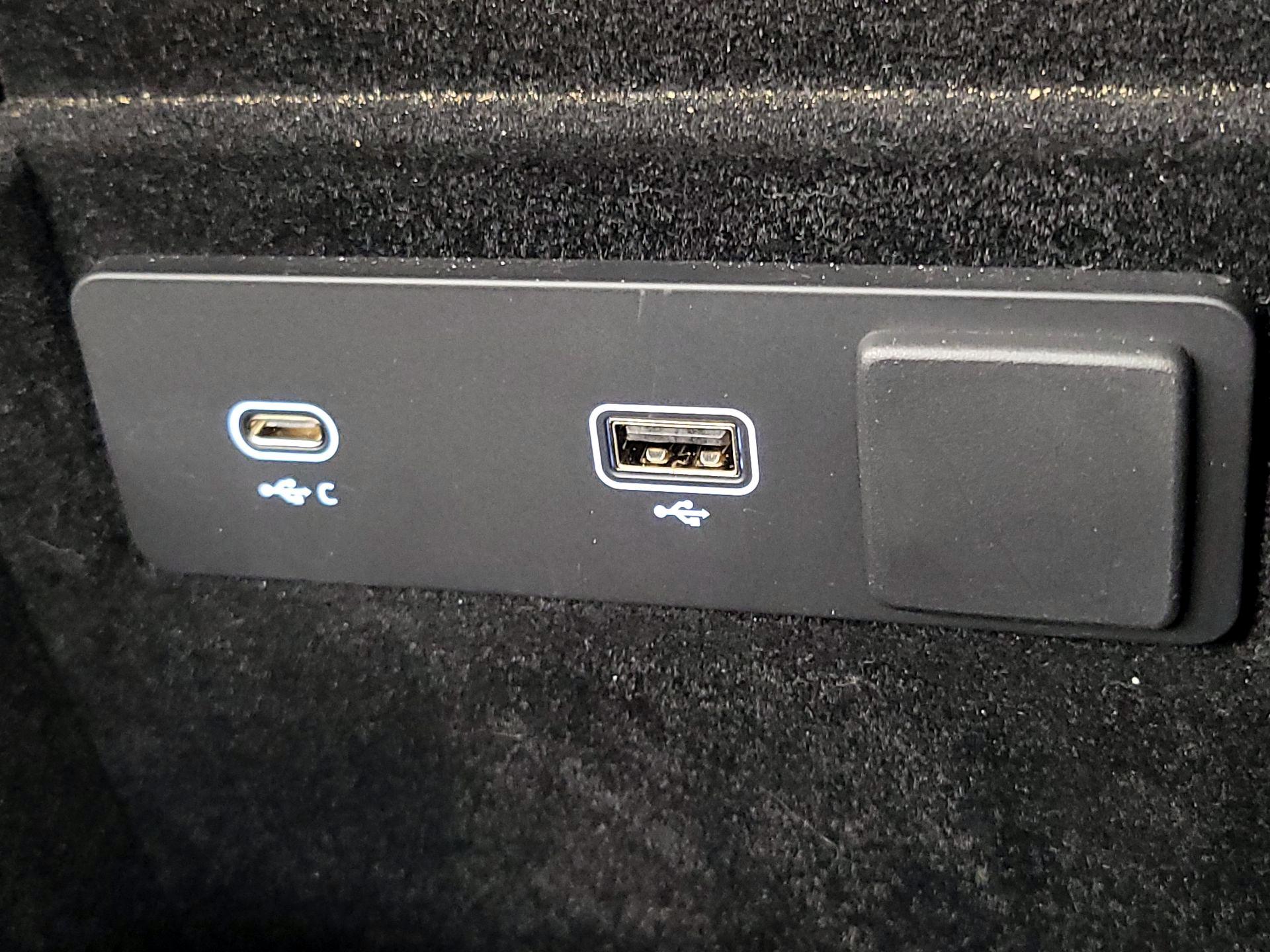 Thumbnail: 2023 Jaguar F-Pace - 19