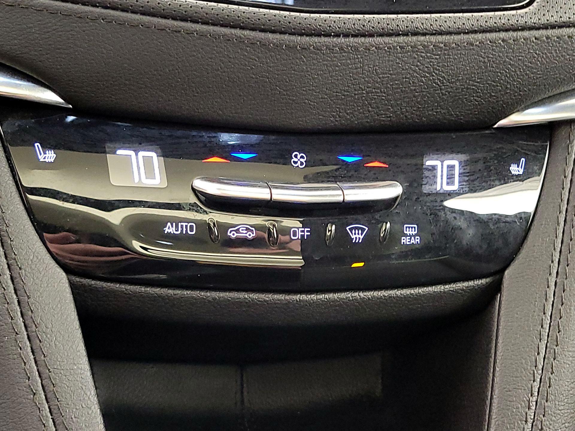 Thumbnail: 2022 Cadillac XT5 - 16