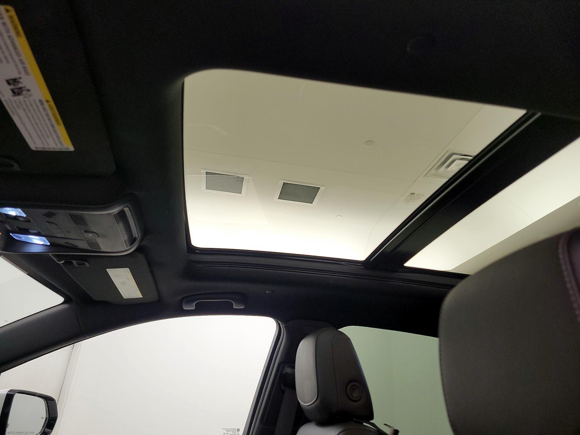 Thumbnail: 2022 Cadillac XT5 - 19