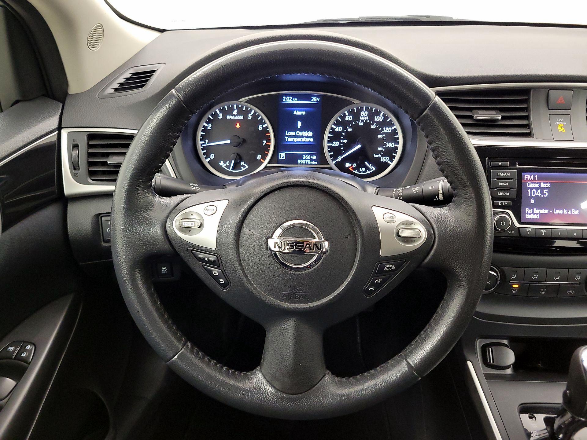 Thumbnail: 2017 Nissan Sentra - 10