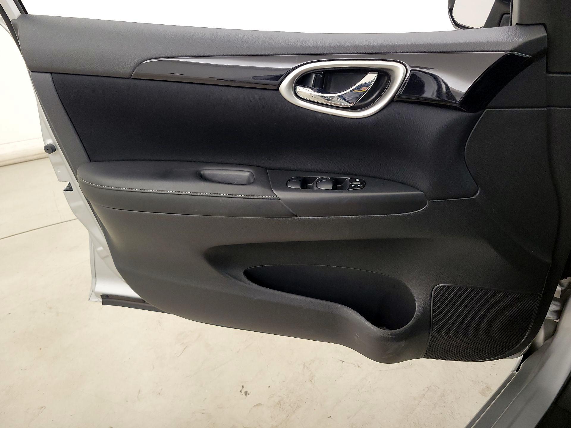 Thumbnail: 2017 Nissan Sentra - 12