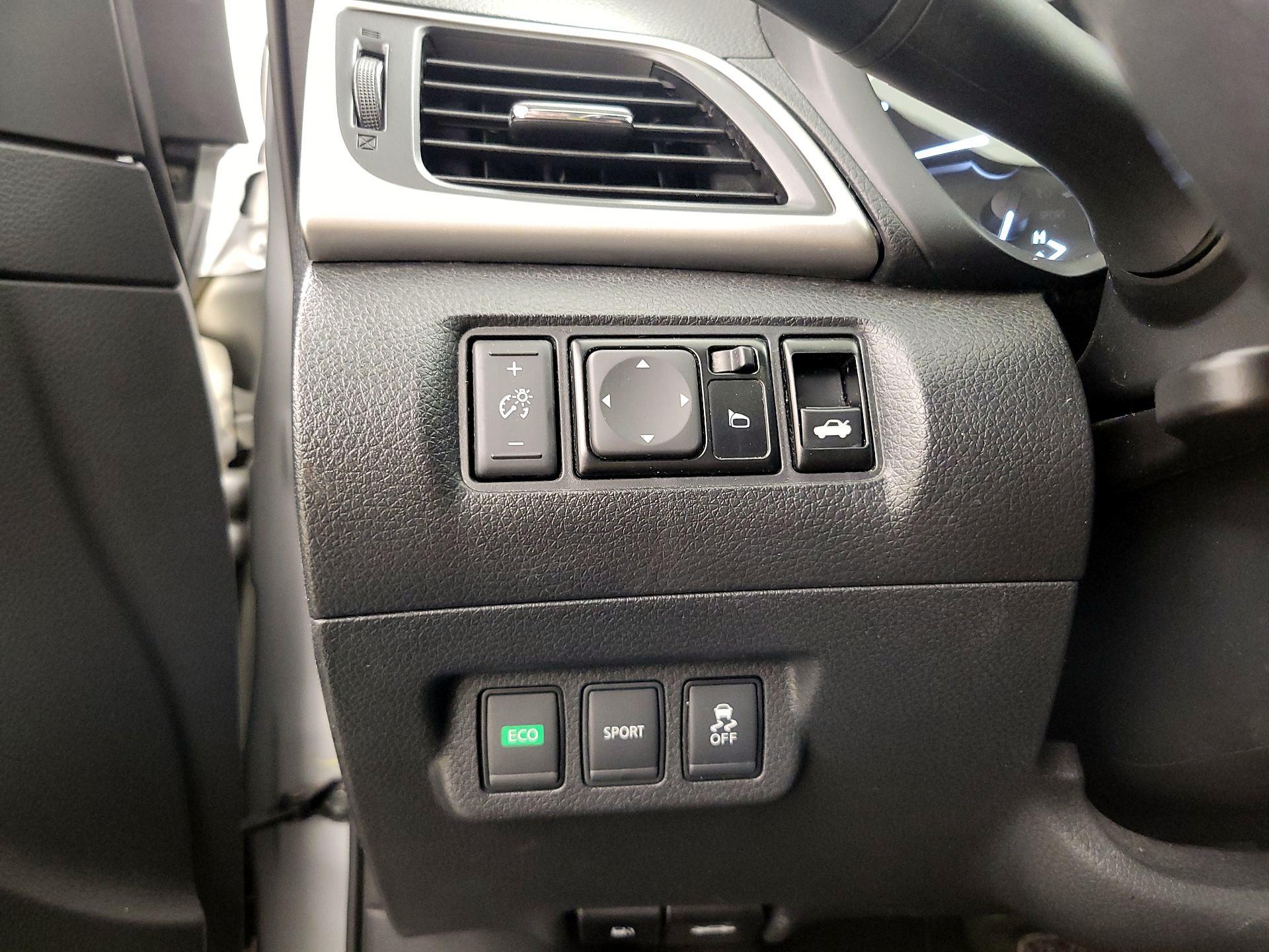 Thumbnail: 2017 Nissan Sentra - 13