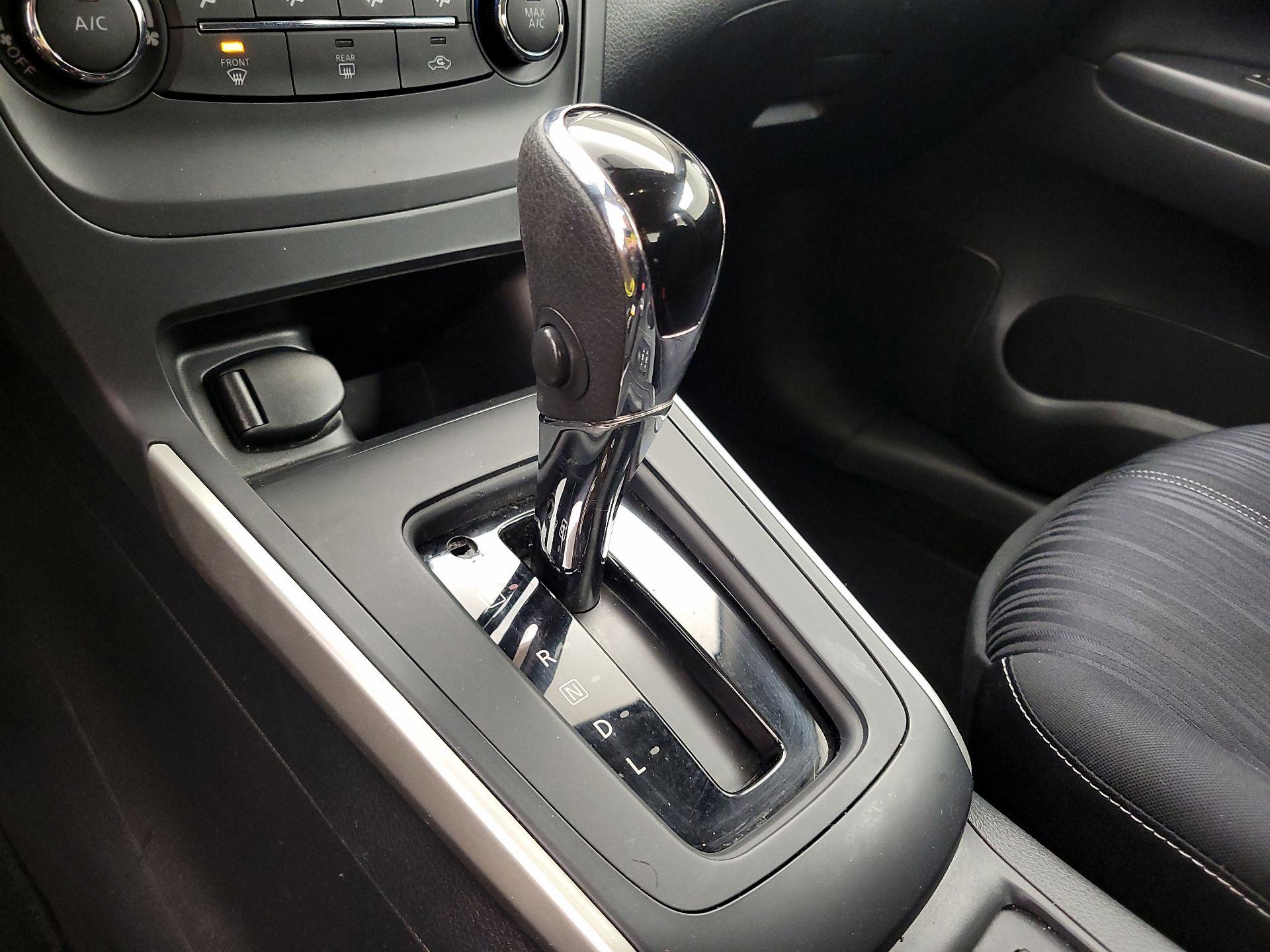 Thumbnail: 2017 Nissan Sentra - 17