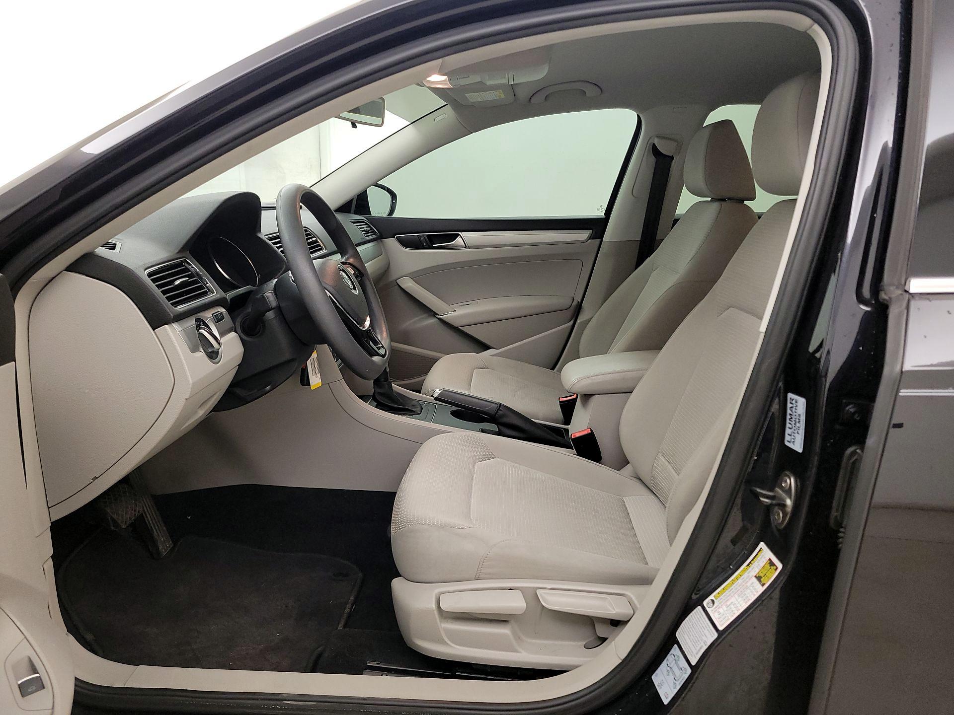 Thumbnail: 2017 Volkswagen Passat - 11