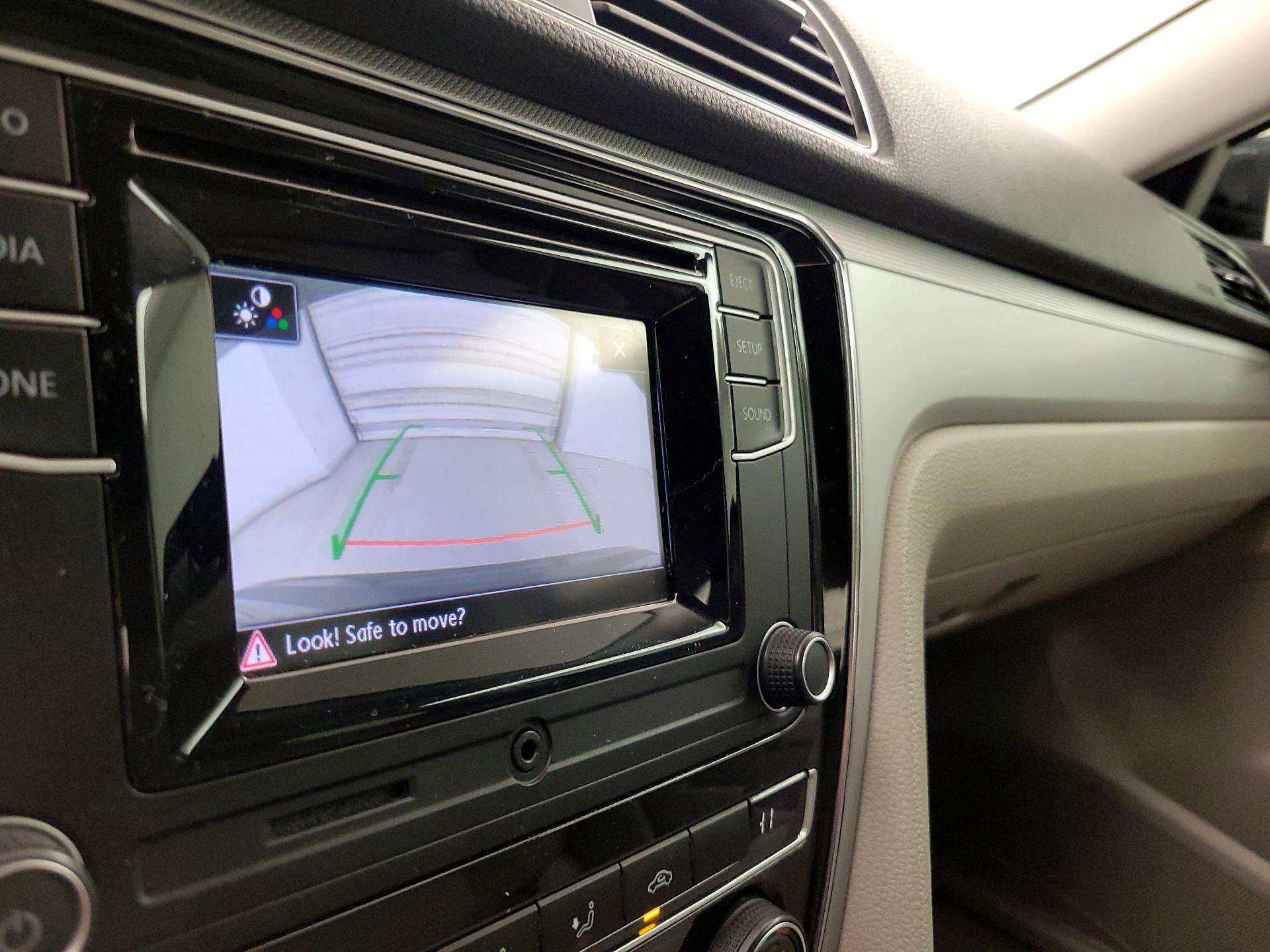 Thumbnail: 2017 Volkswagen Passat - 14