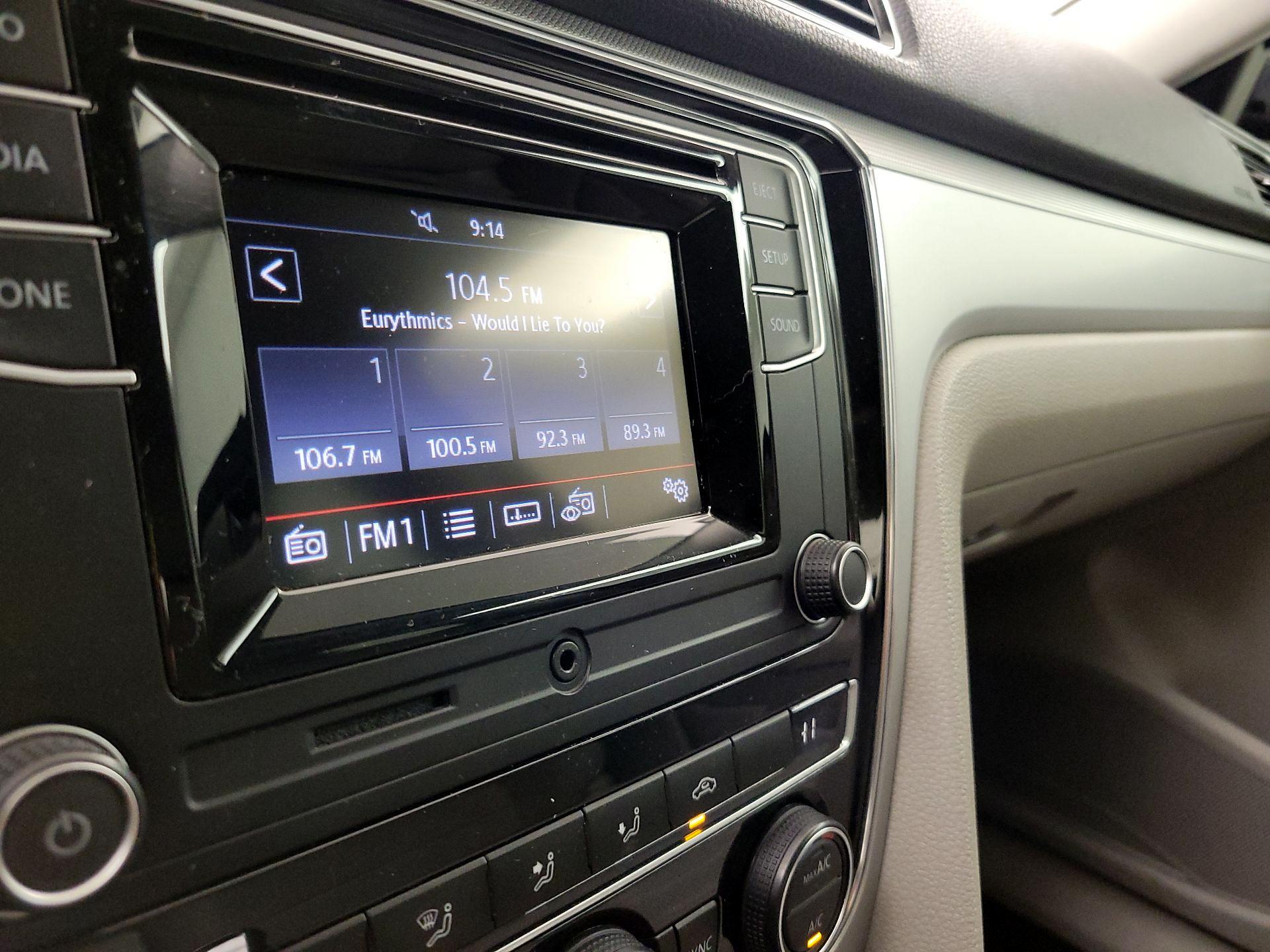 Thumbnail: 2017 Volkswagen Passat - 15