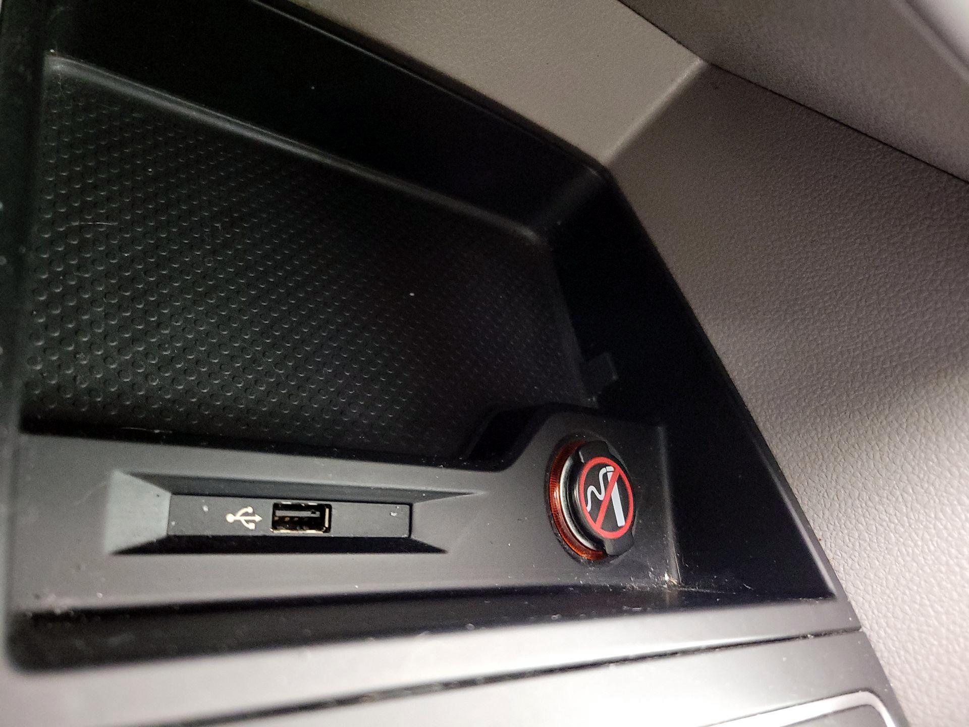 Thumbnail: 2017 Volkswagen Passat - 18