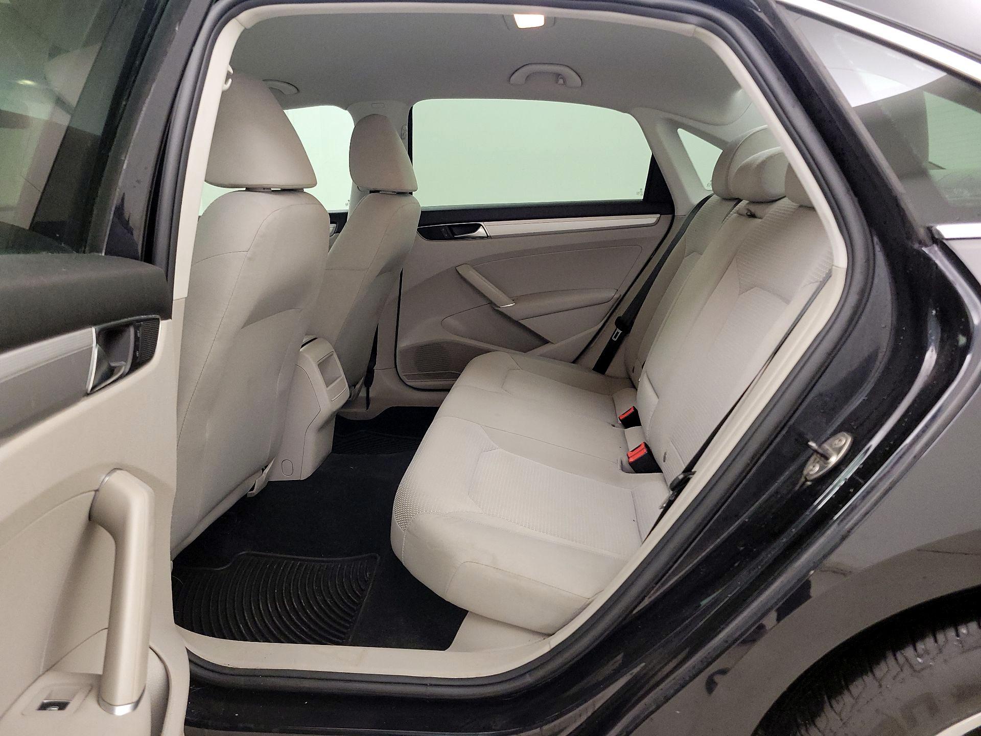 Thumbnail: 2017 Volkswagen Passat - 19