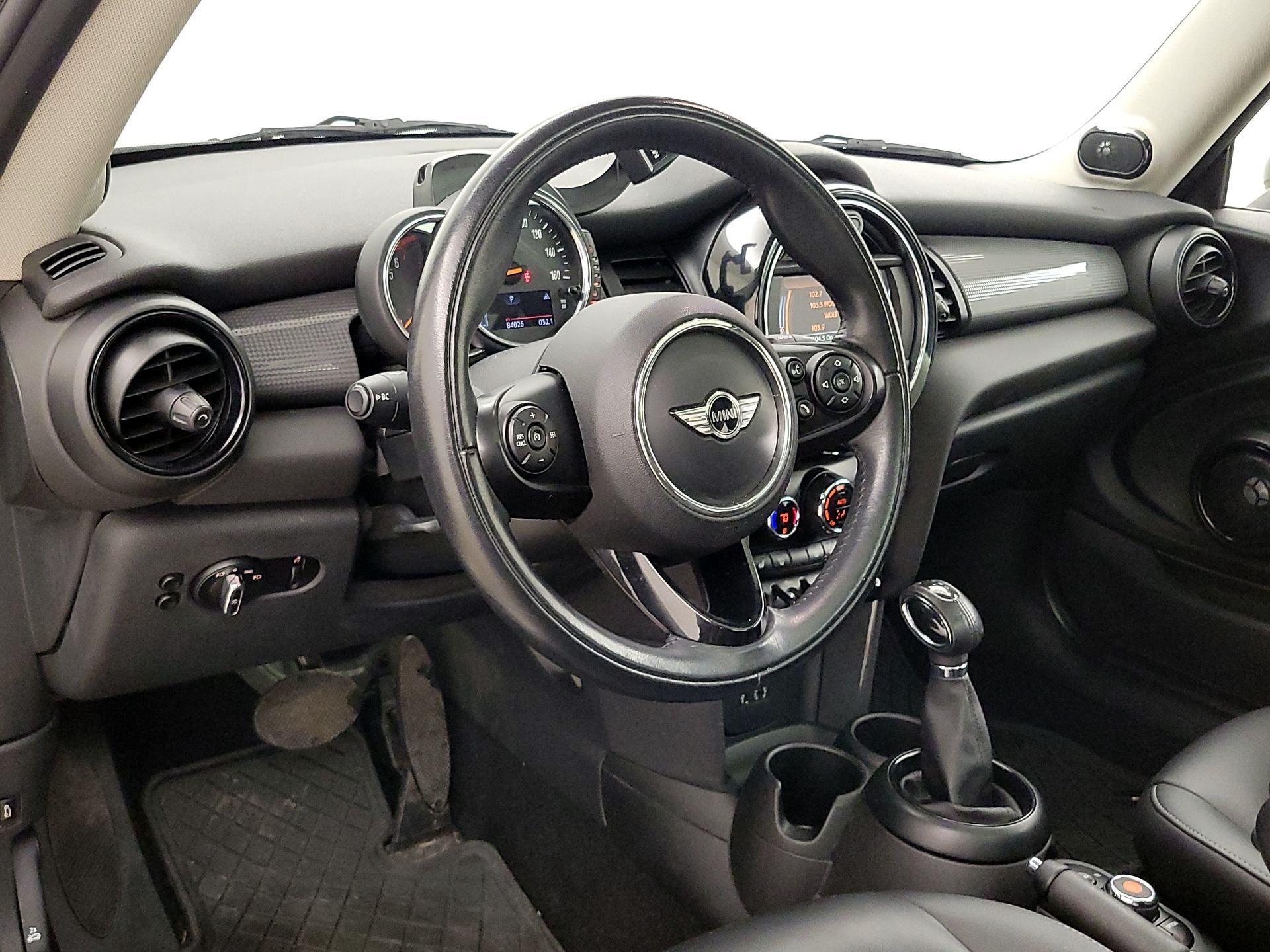 Thumbnail: 2017 MINI Cooper Hardtop - 9