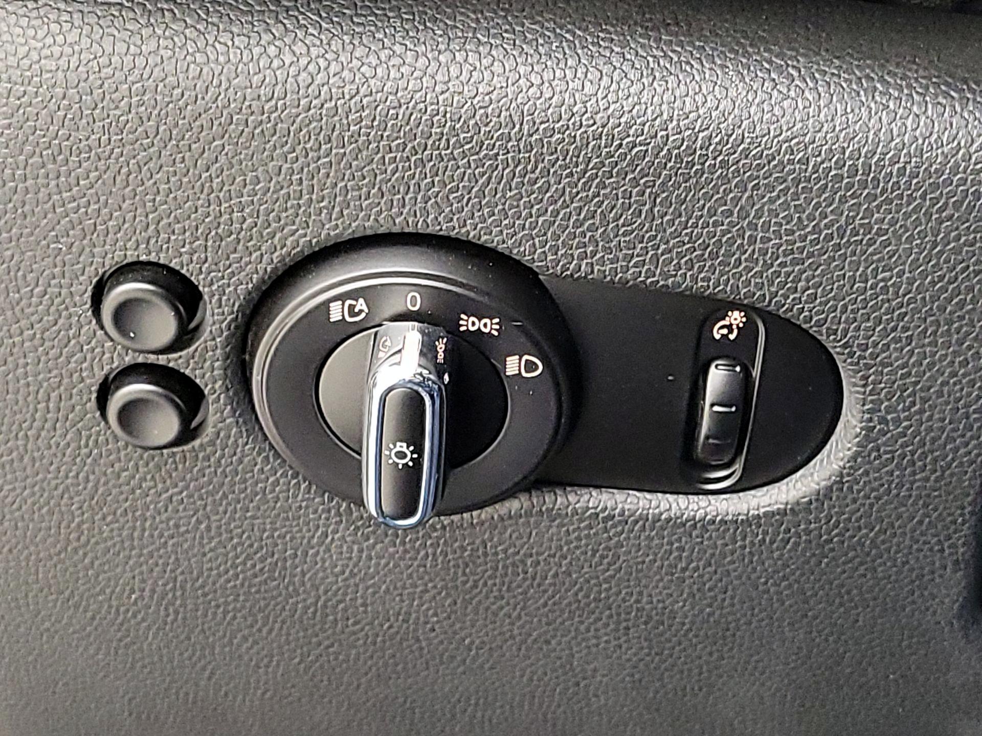 Thumbnail: 2017 MINI Cooper Hardtop - 13