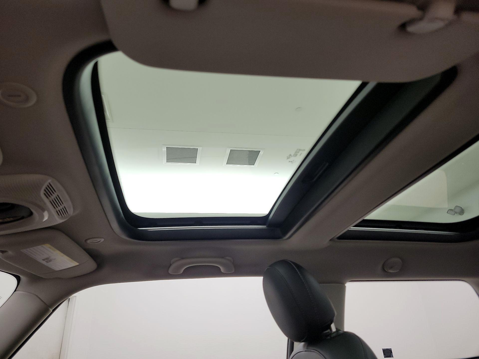 Thumbnail: 2017 MINI Cooper Hardtop - 18