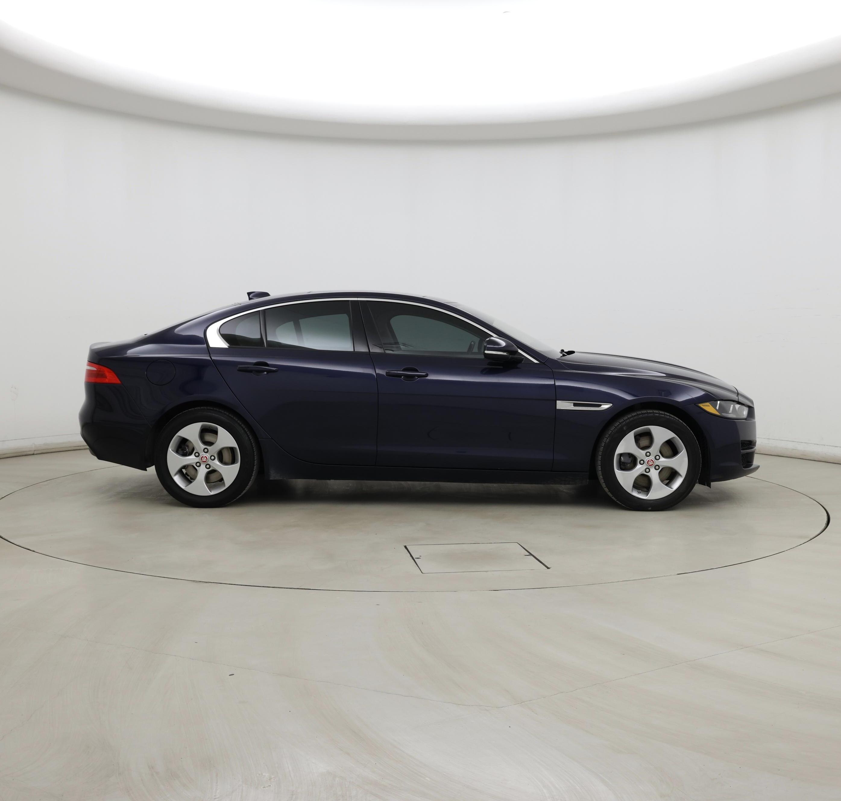 Thumbnail: 2017 Jaguar XE - 7