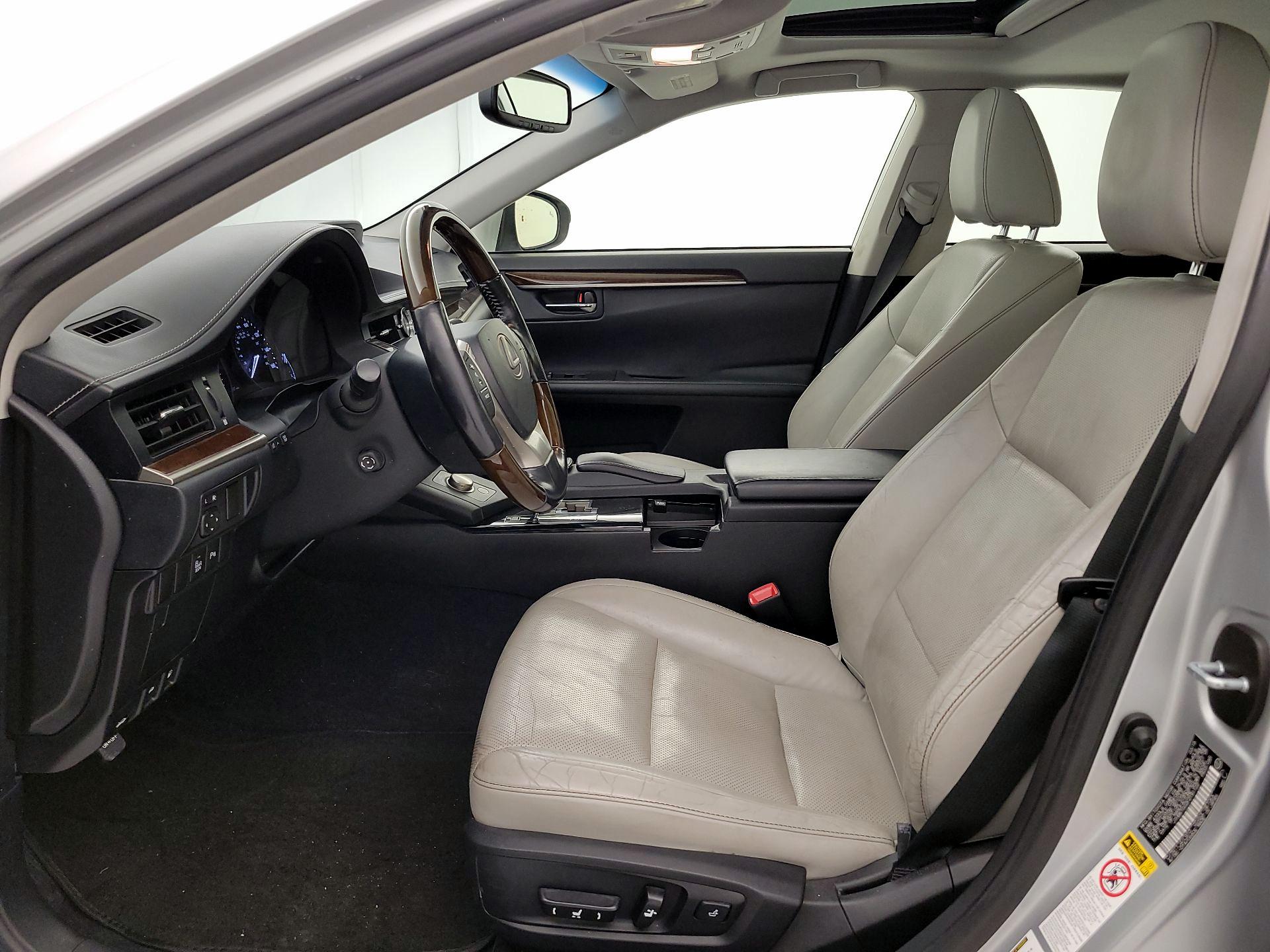 Thumbnail: 2015 Lexus ES - 11