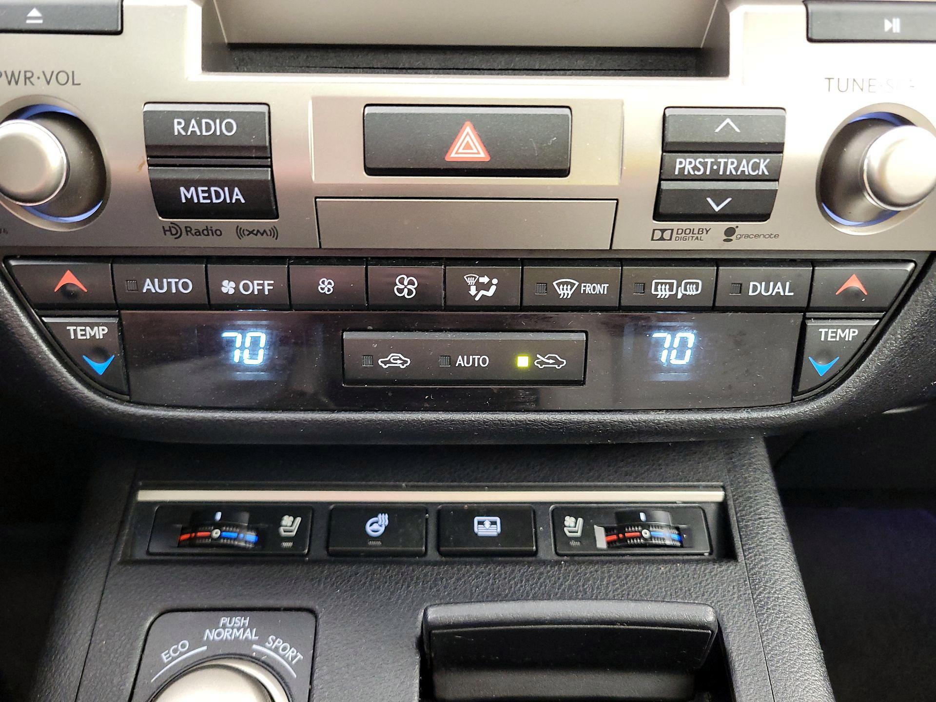 Thumbnail: 2015 Lexus ES - 17