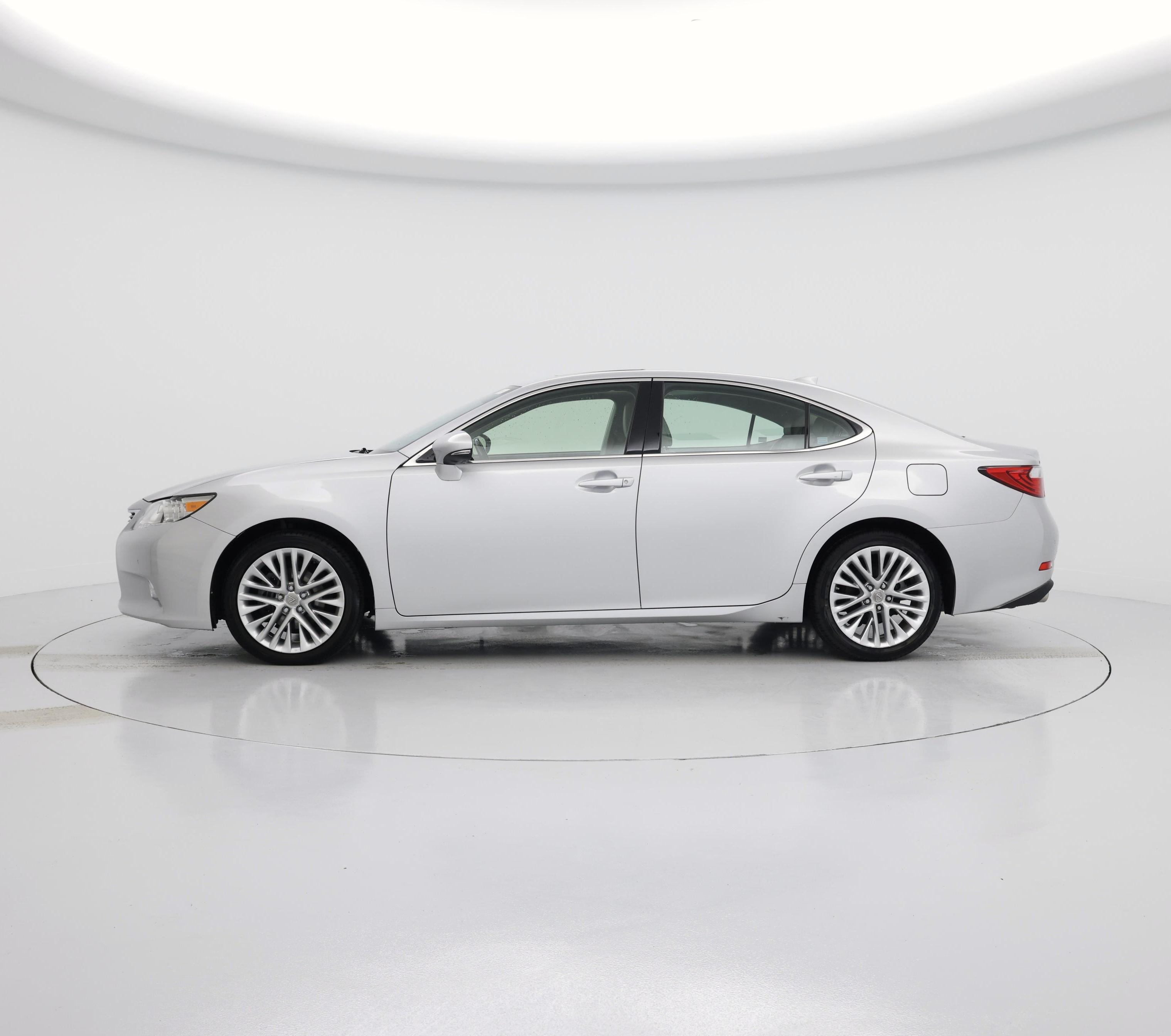 Thumbnail: 2015 Lexus ES - 3