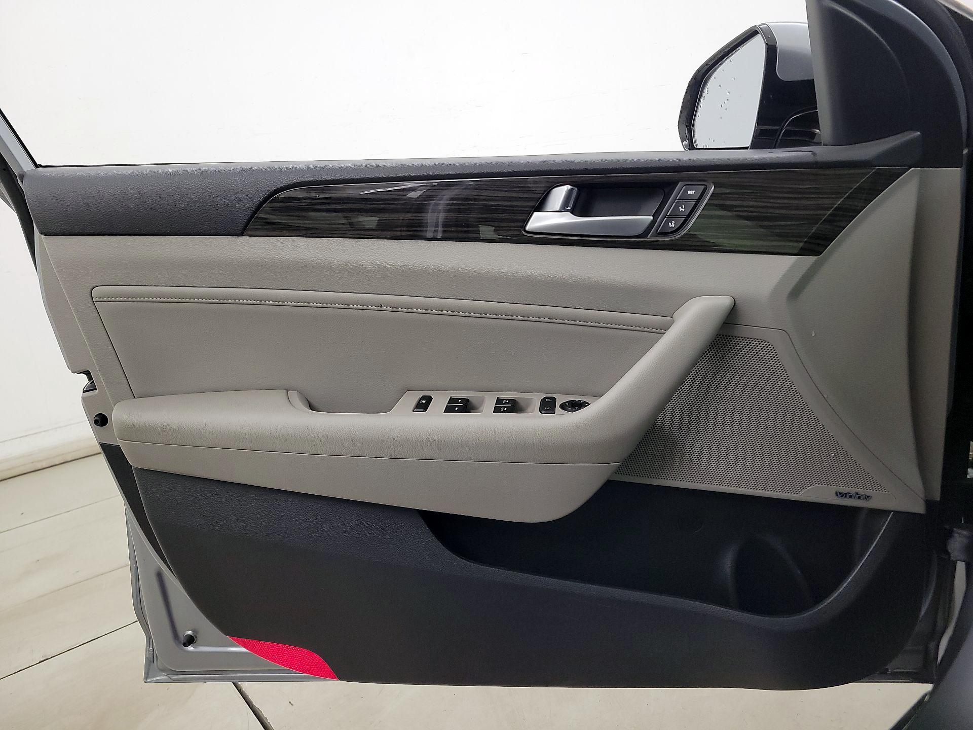 Thumbnail: 2015 Hyundai Sonata - 12