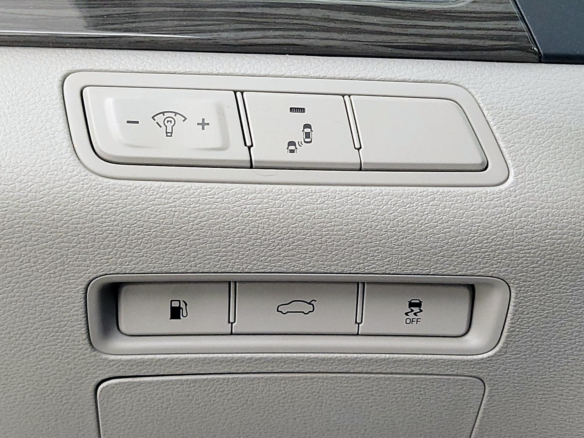 Thumbnail: 2015 Hyundai Sonata - 13