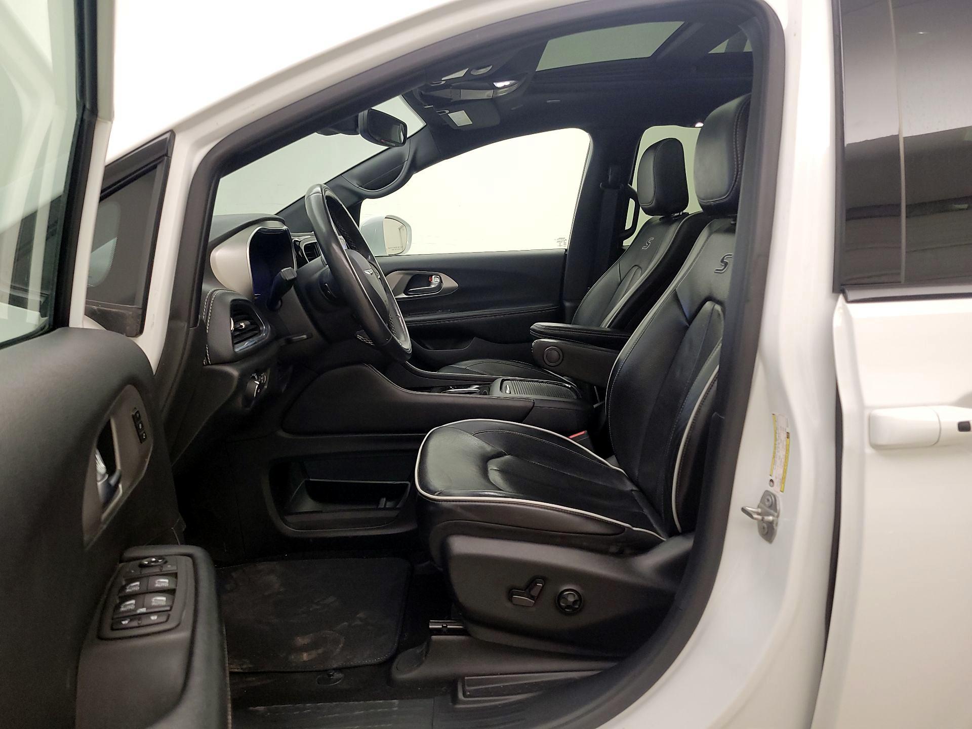 Thumbnail: 2021 Chrysler Pacifica - 11