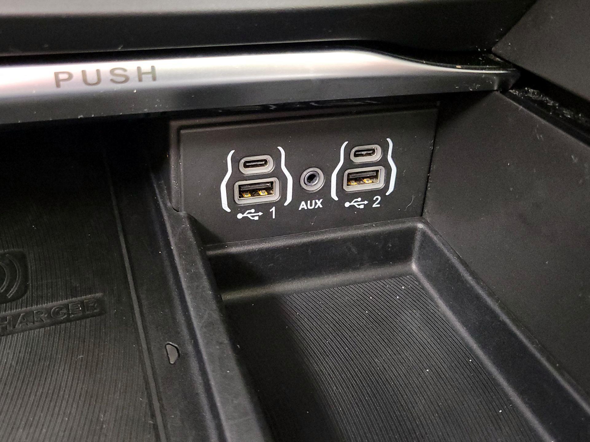 Thumbnail: 2021 Chrysler Pacifica - 19