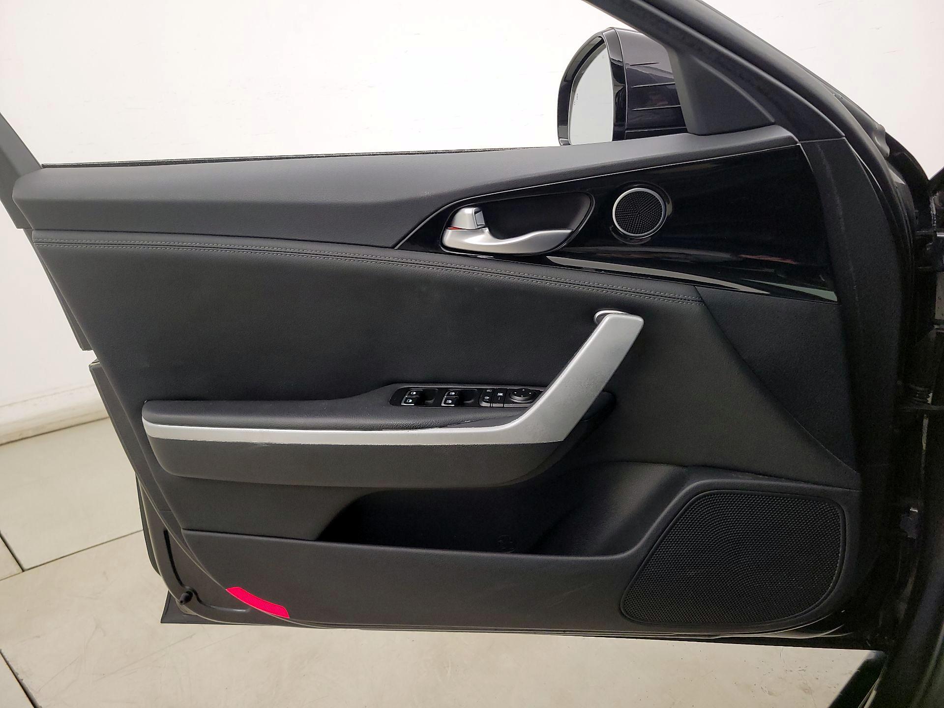 Thumbnail: 2019 Kia Stinger - 12