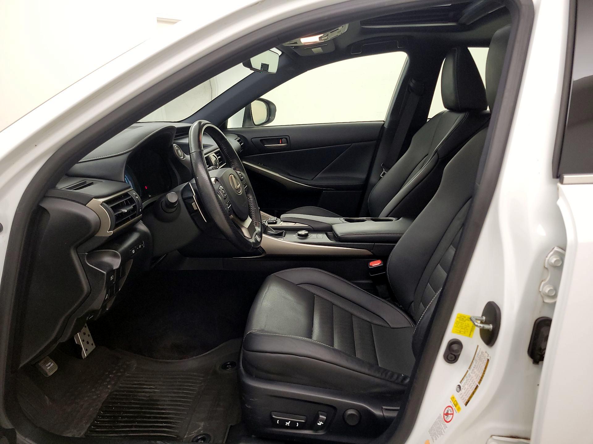 Thumbnail: 2018 Lexus IS - 11