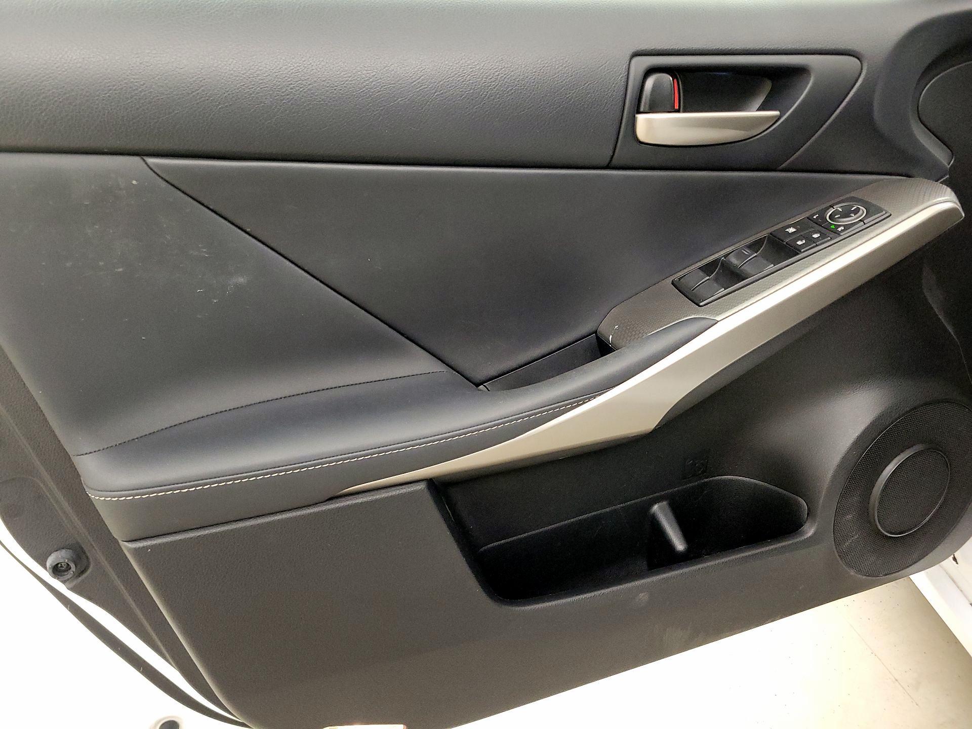 Thumbnail: 2018 Lexus IS - 12