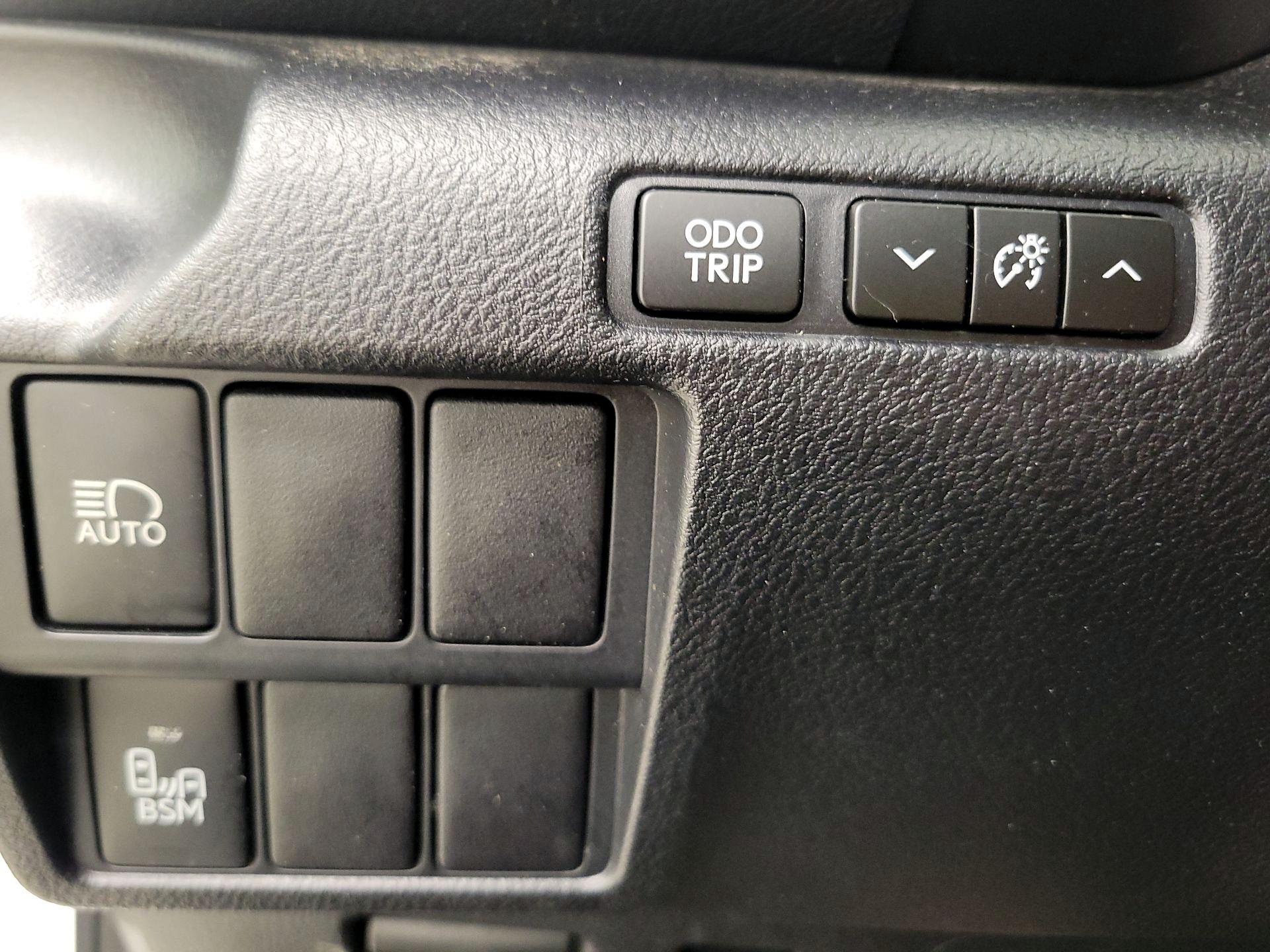 Thumbnail: 2018 Lexus IS - 13