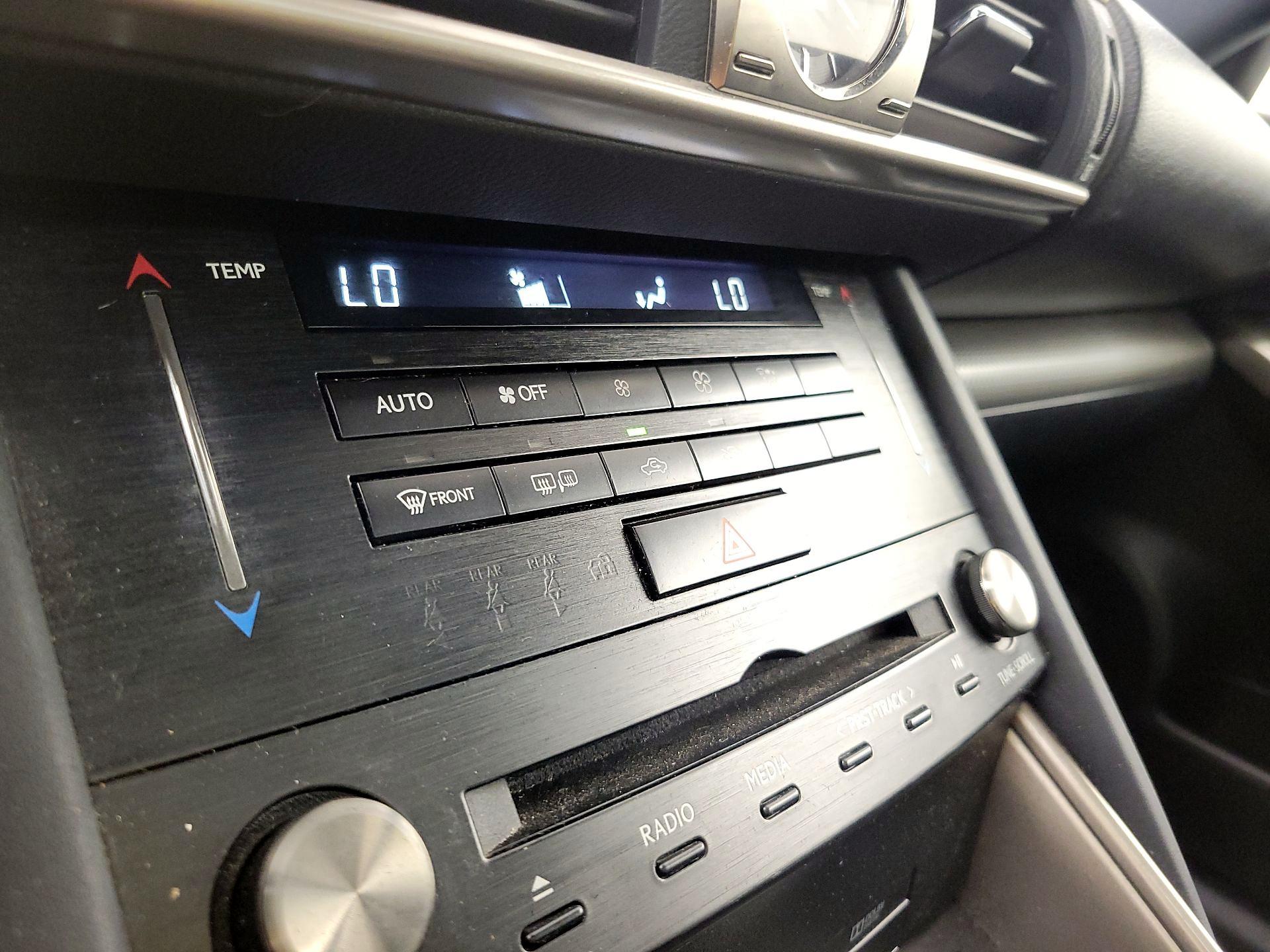 Thumbnail: 2018 Lexus IS - 17