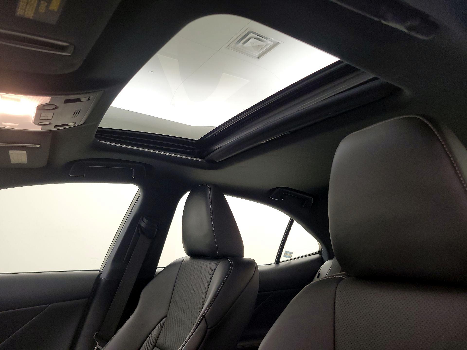 Thumbnail: 2018 Lexus IS - 20