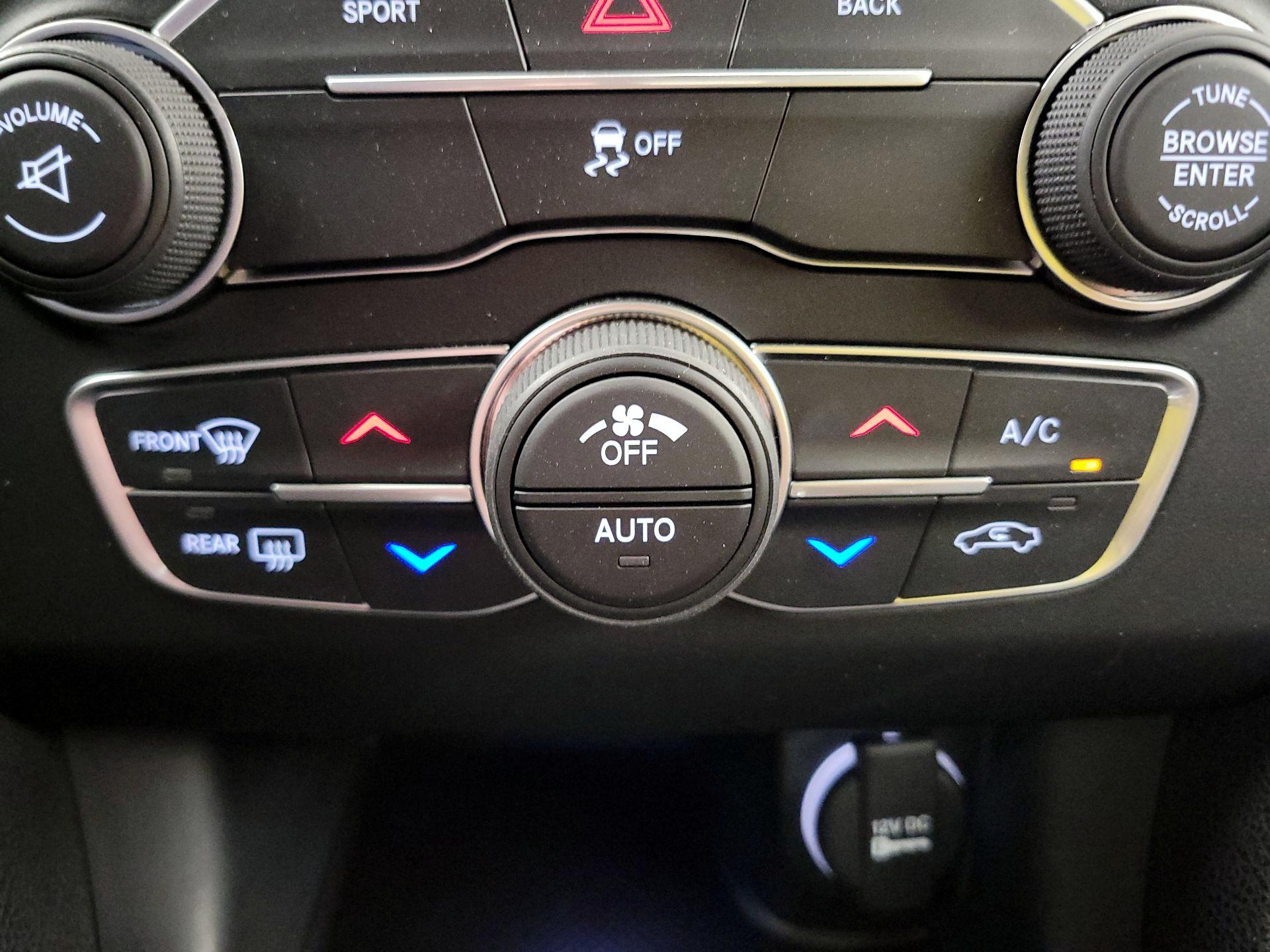 Thumbnail: 2016 Dodge Charger - 15