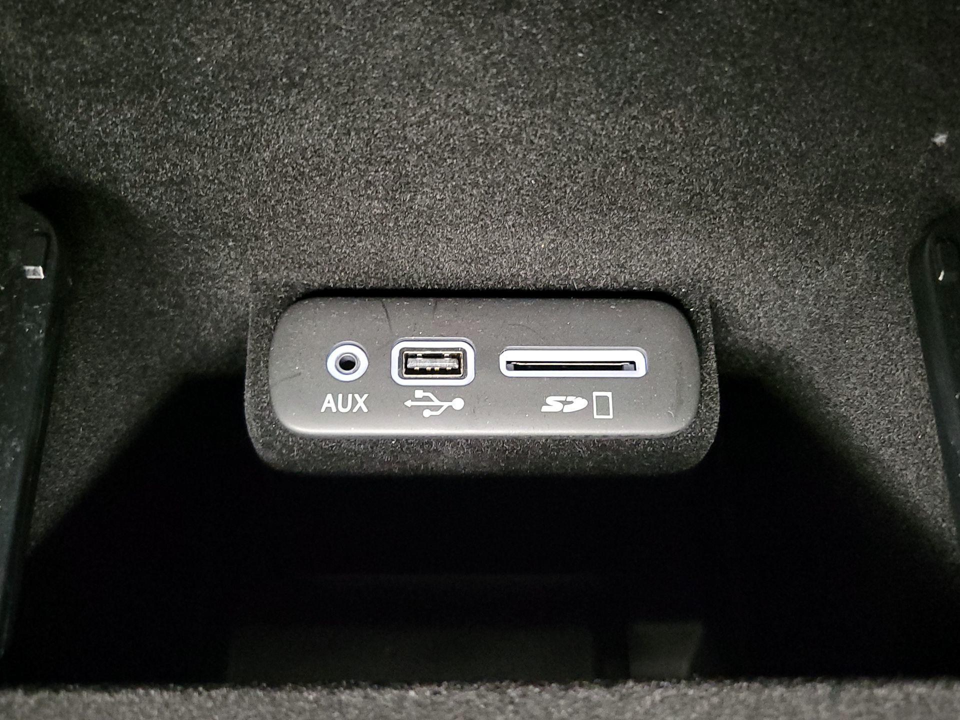 Thumbnail: 2016 Dodge Charger - 17