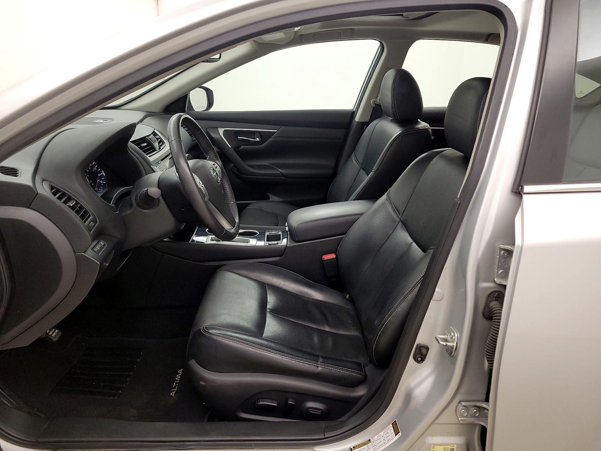 Thumbnail: 2017 Nissan Altima - 11