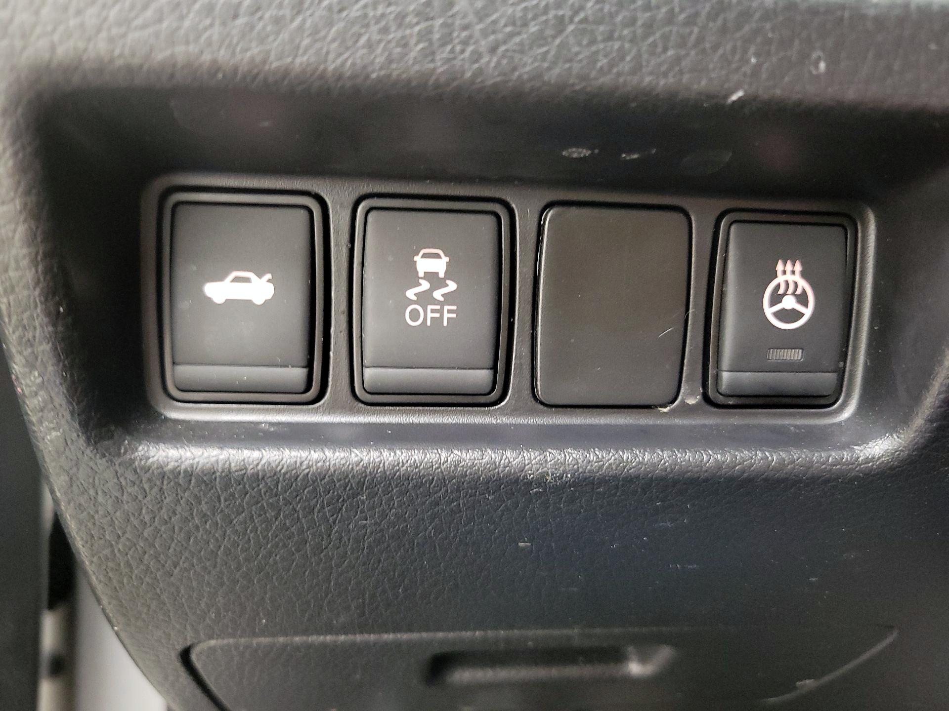 Thumbnail: 2017 Nissan Altima - 13