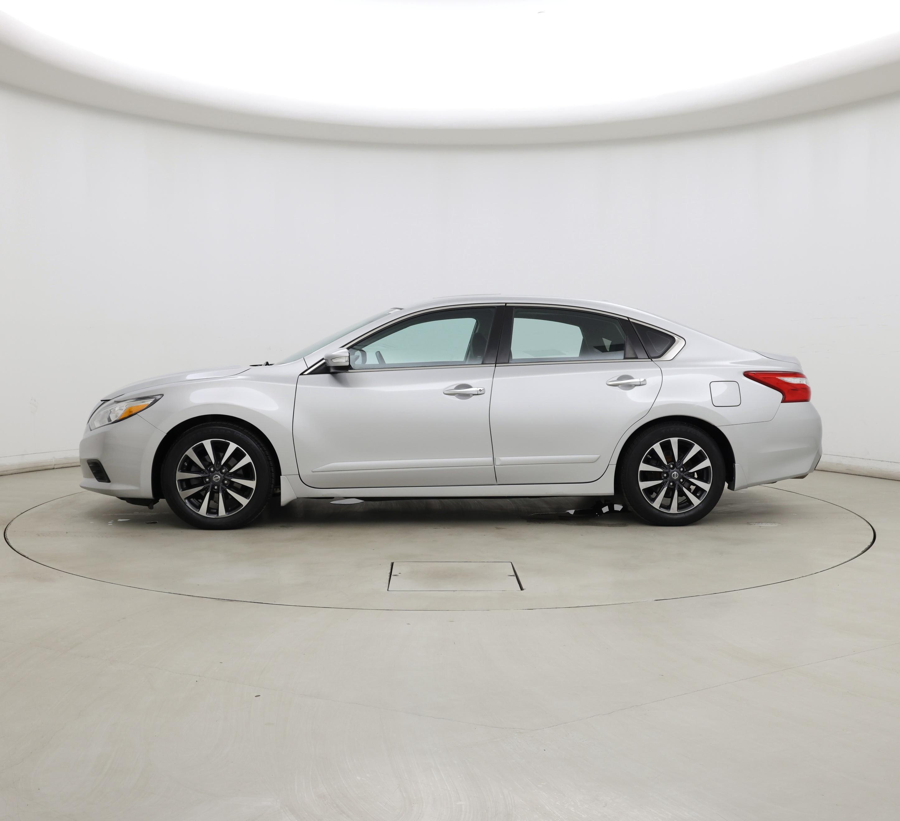 Thumbnail: 2017 Nissan Altima - 3