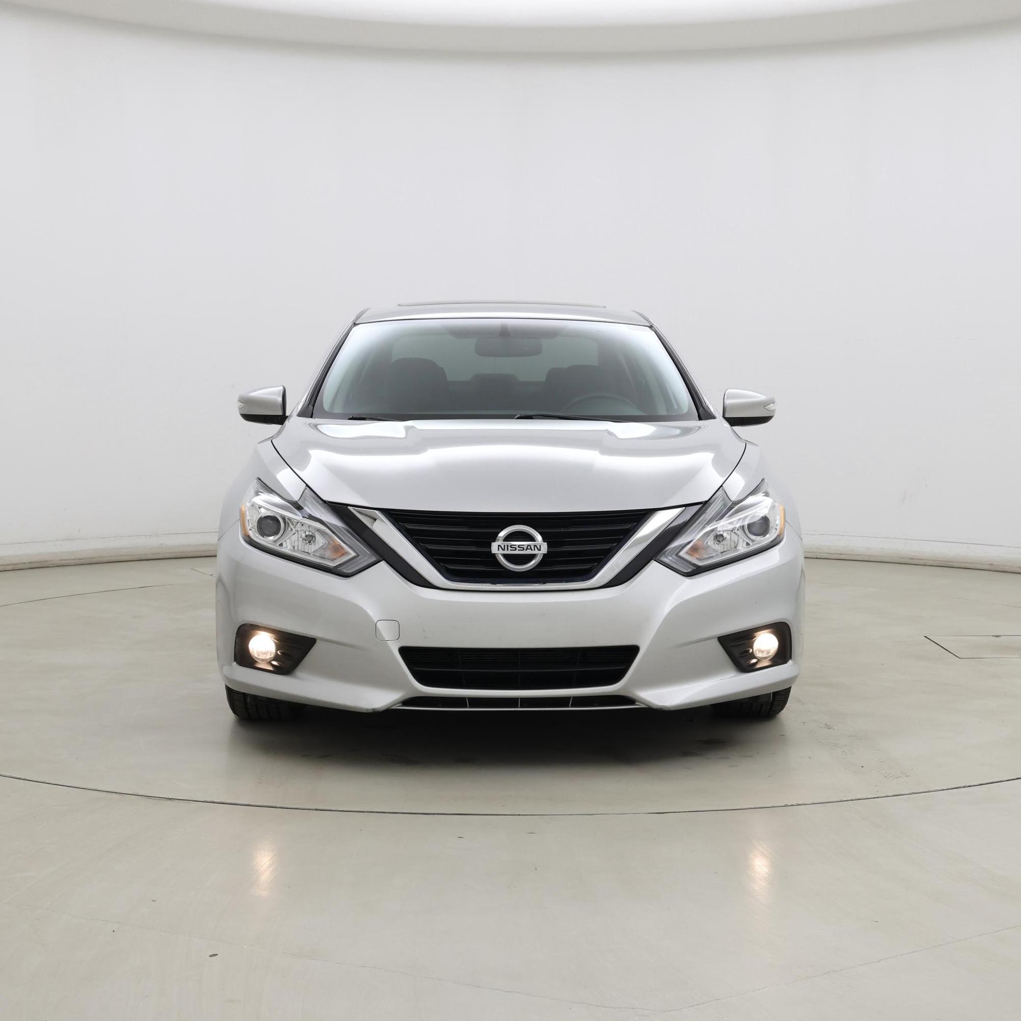 Thumbnail: 2017 Nissan Altima - 5