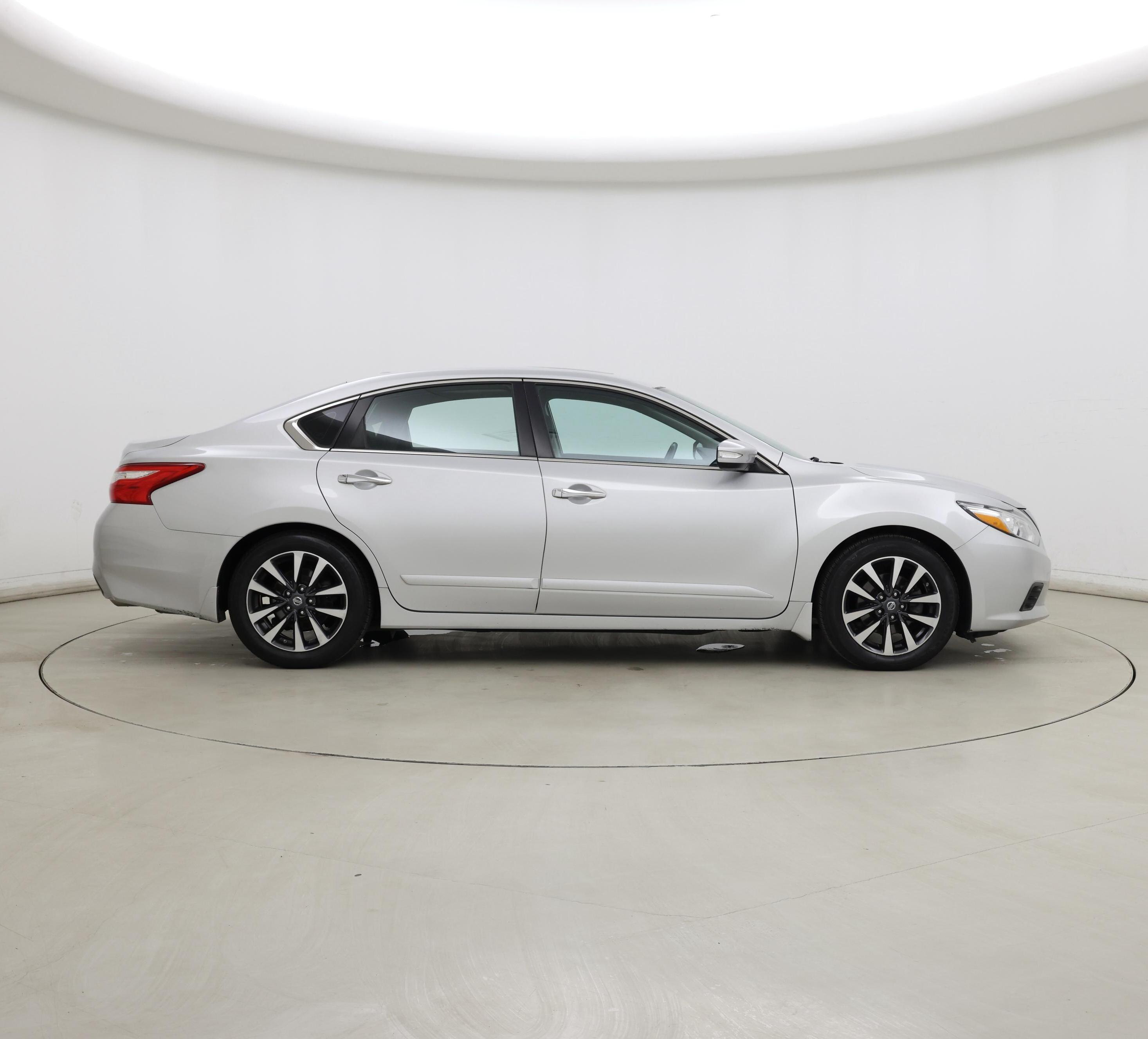 Thumbnail: 2017 Nissan Altima - 7