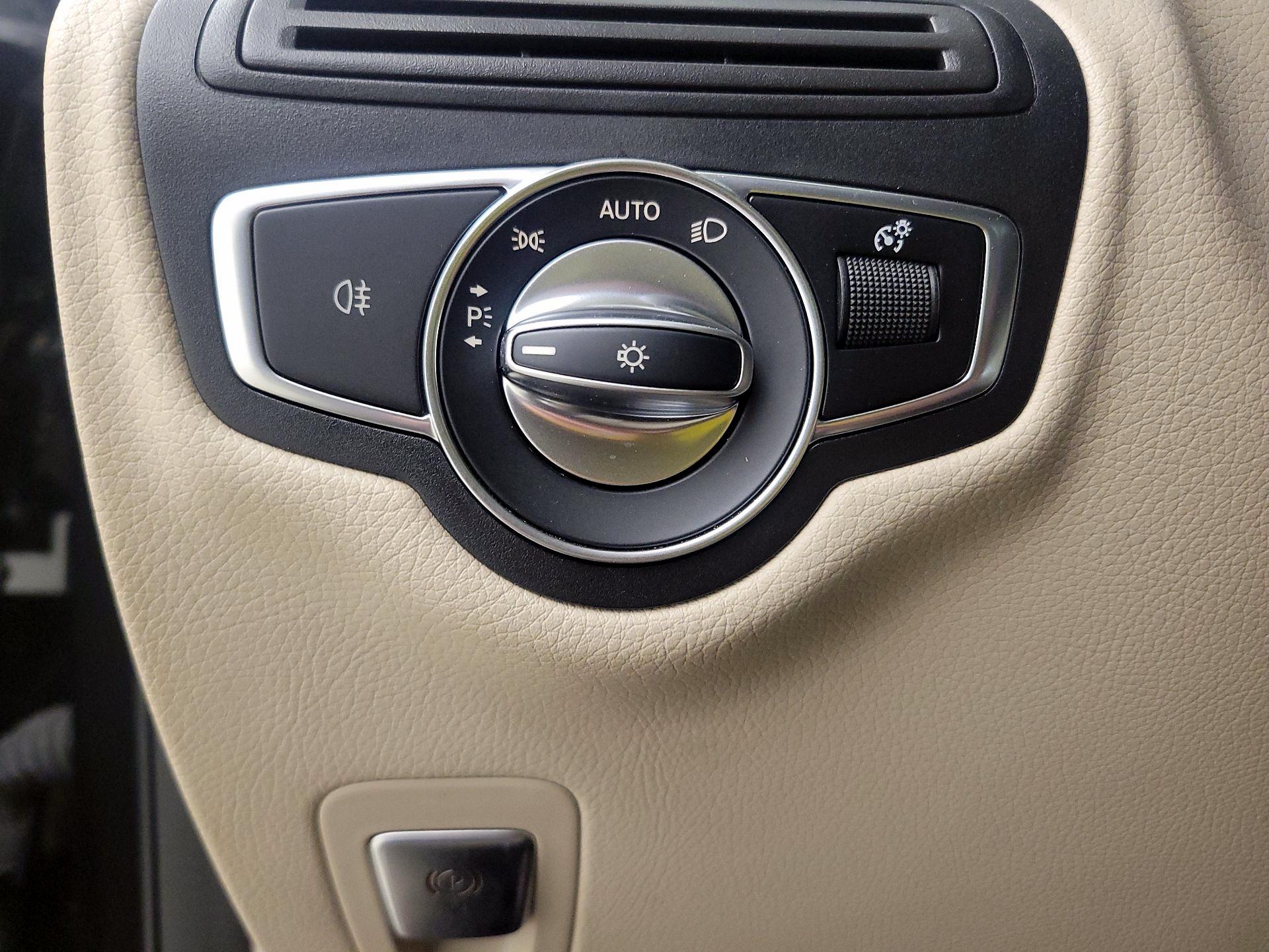 Thumbnail: 2022 Mercedes-Benz GLC - 13