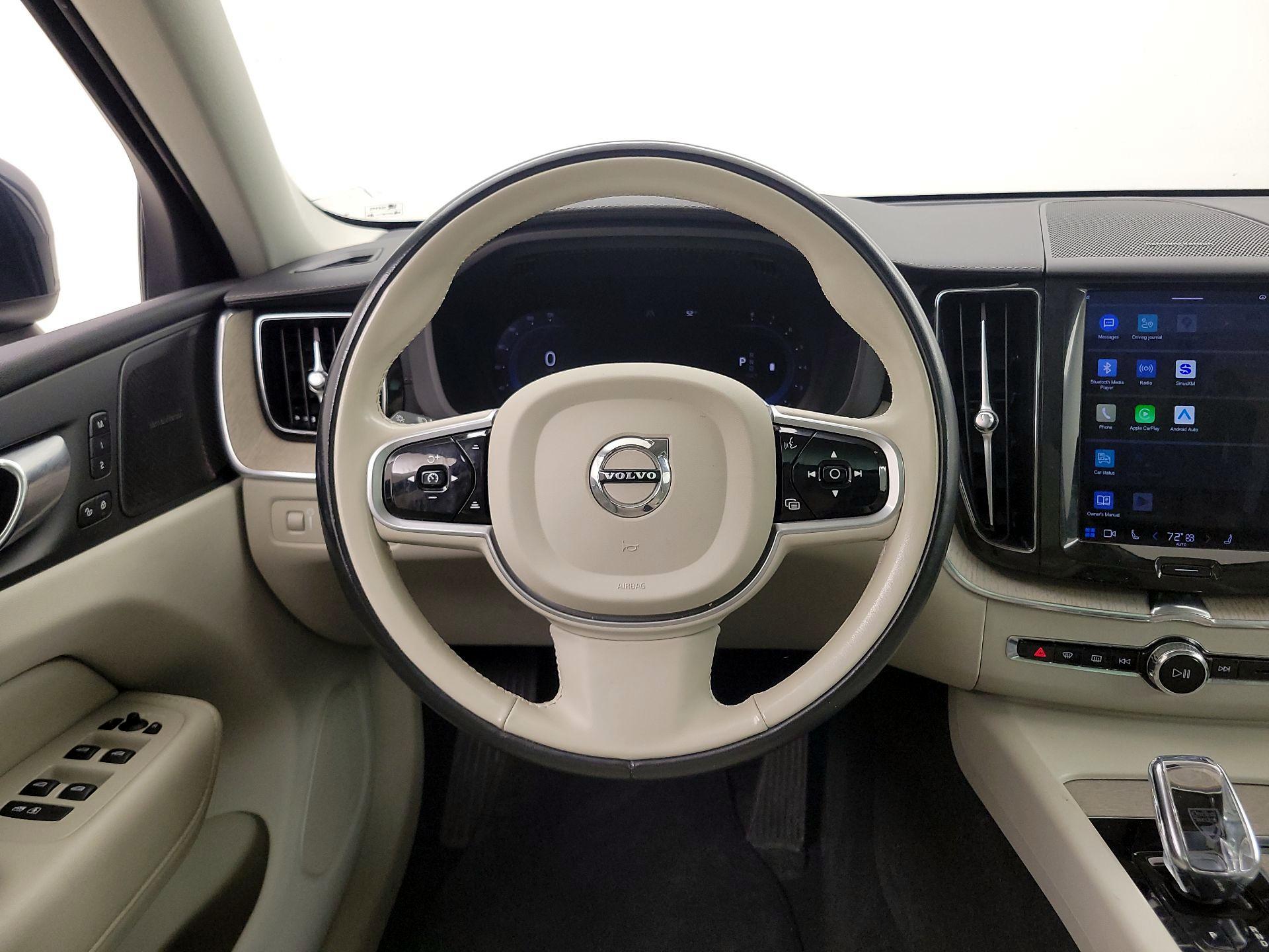 Thumbnail: 2022 Volvo XC60 - 10