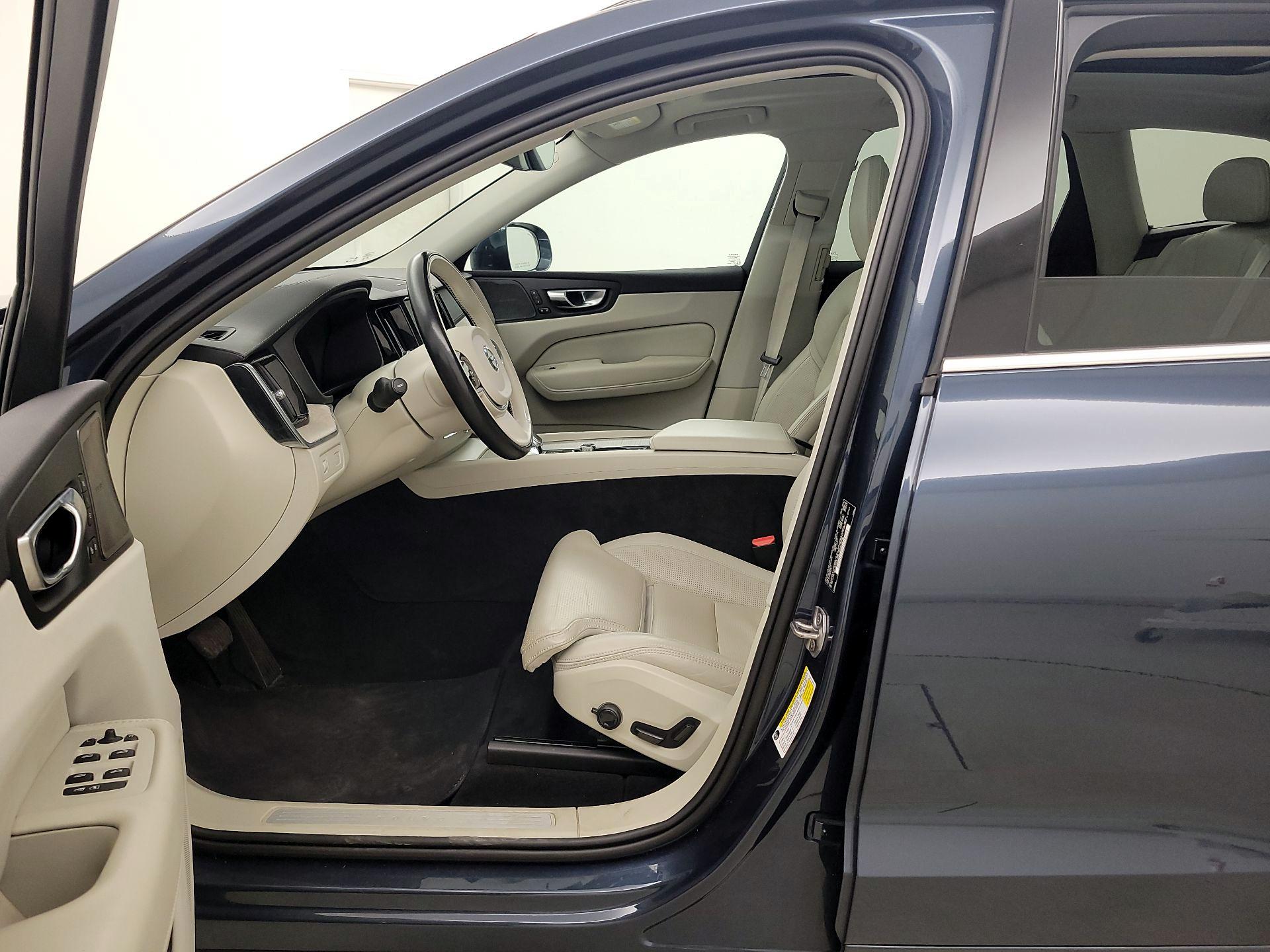 Thumbnail: 2022 Volvo XC60 - 11