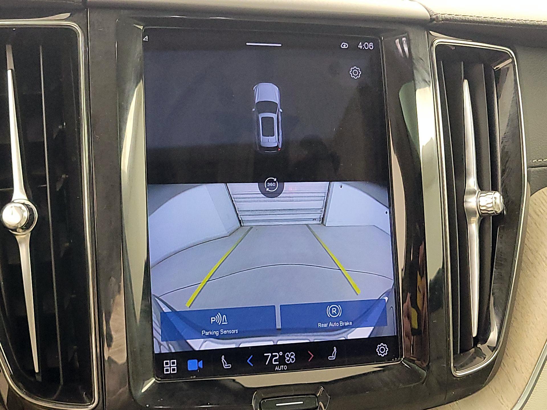 Thumbnail: 2022 Volvo XC60 - 14