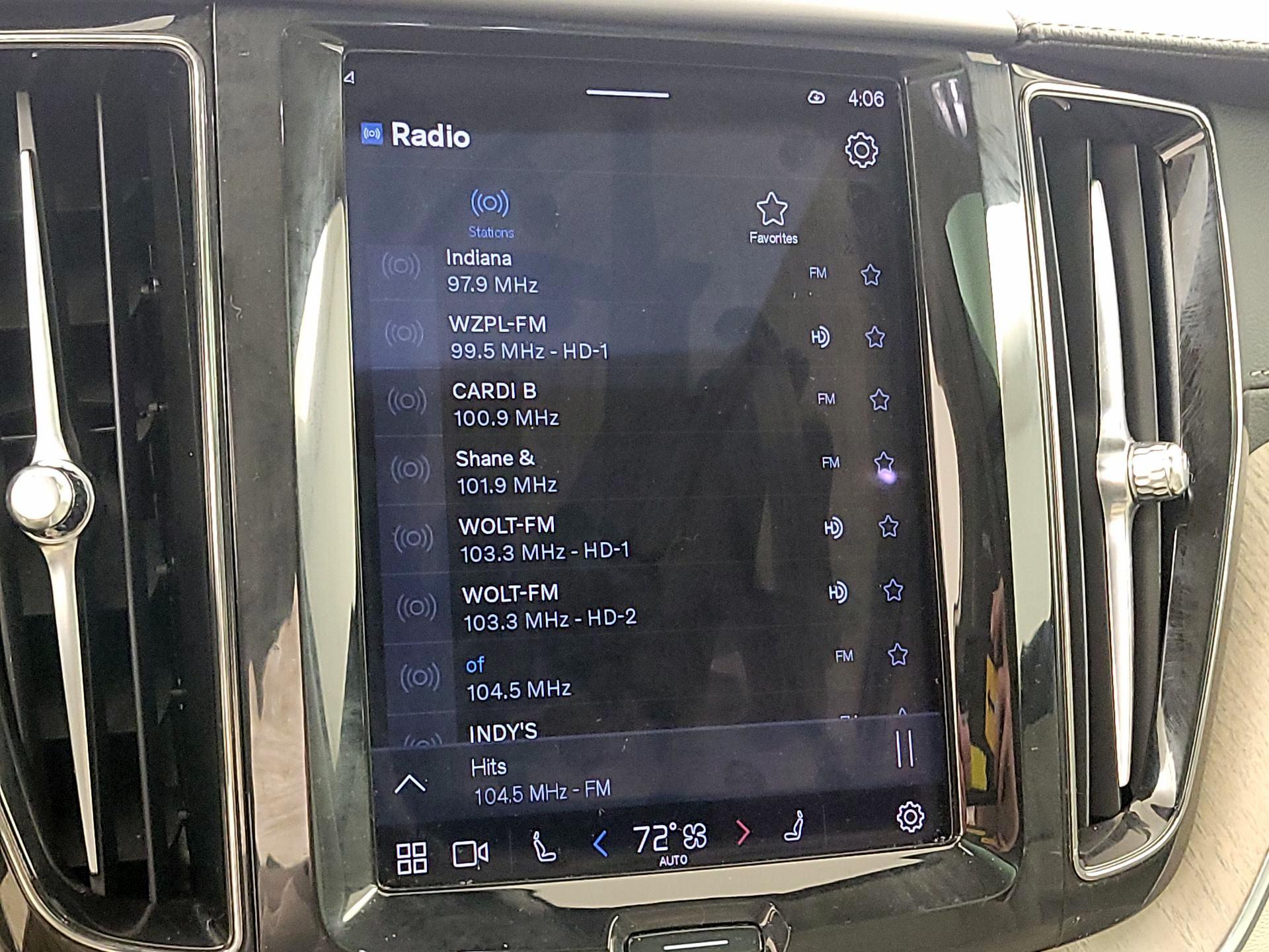 Thumbnail: 2022 Volvo XC60 - 15