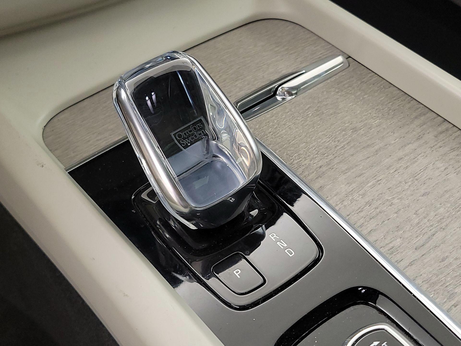 Thumbnail: 2022 Volvo XC60 - 17