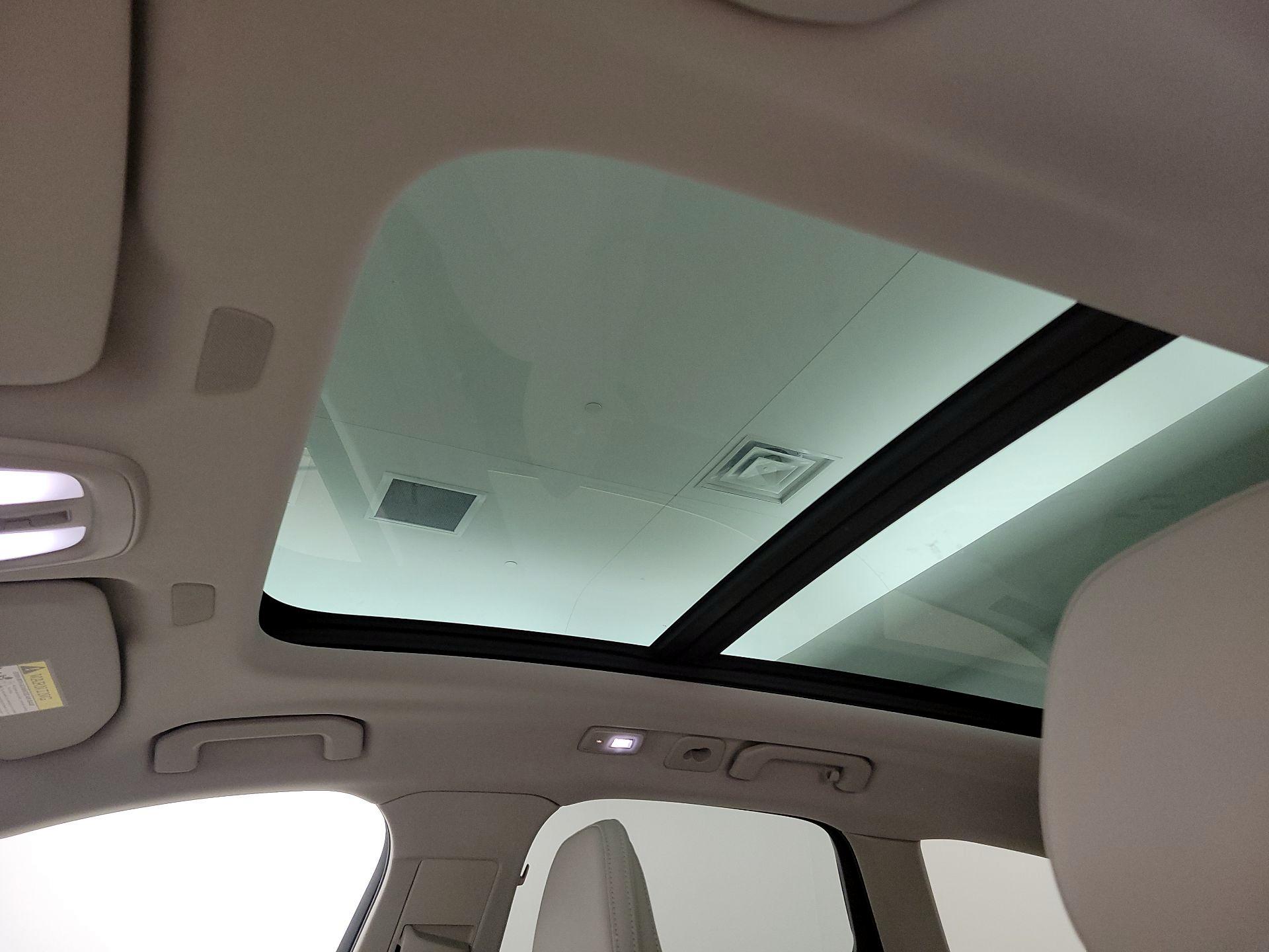 Thumbnail: 2022 Volvo XC60 - 19